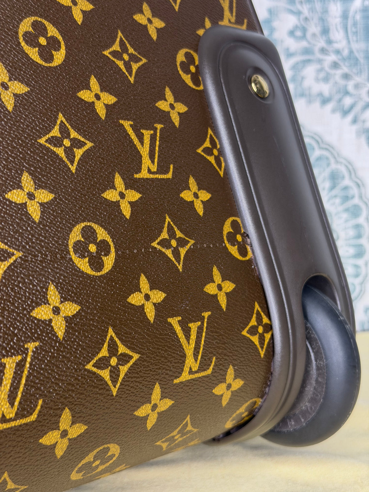 Louis Vuitton Eole 50 Rolling Suit Case