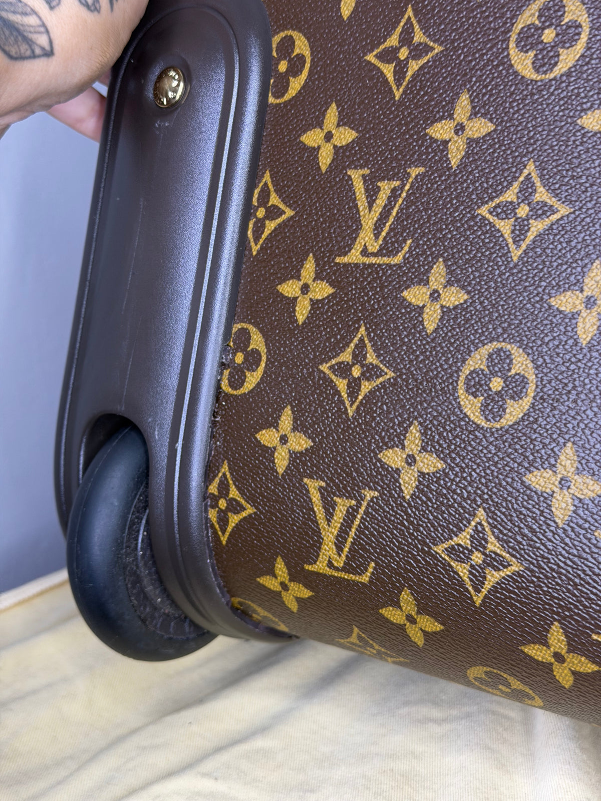 Louis Vuitton Eole 50 Rolling Suit Case