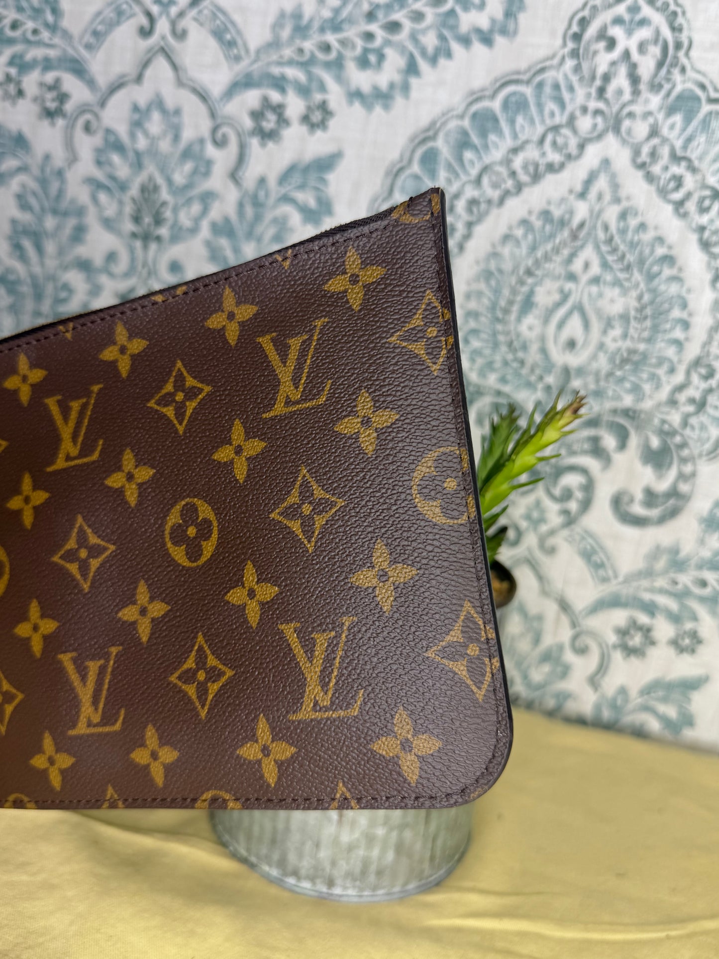 Louis Vuitton Neverfull Pouch Monogram