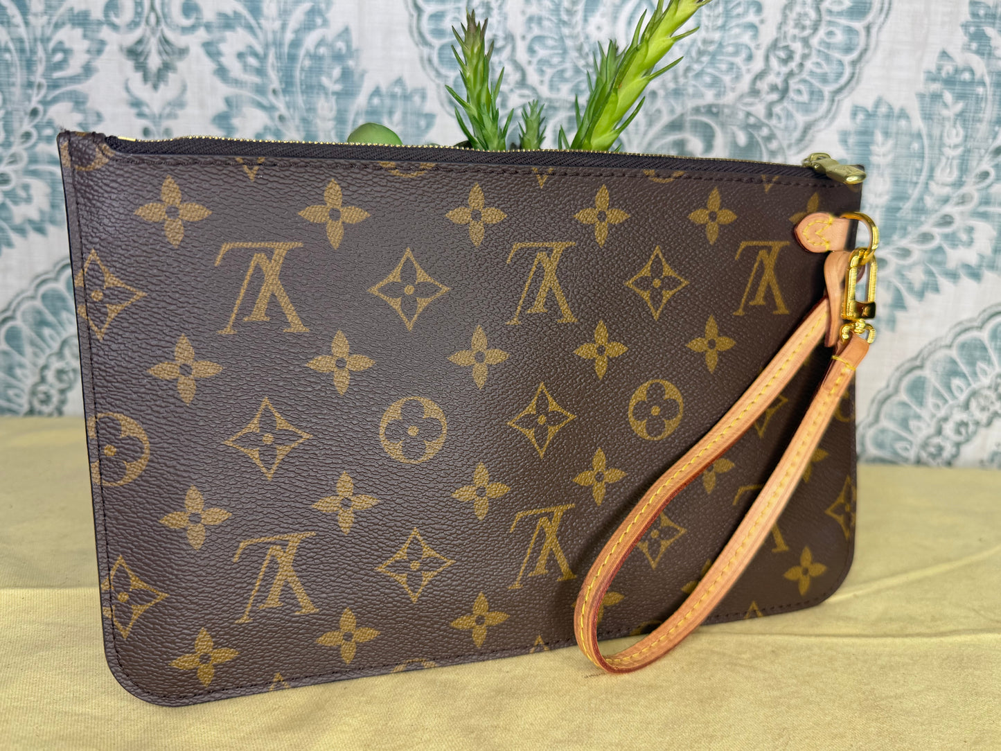 Louis Vuitton Neverfull Pouch Monogram