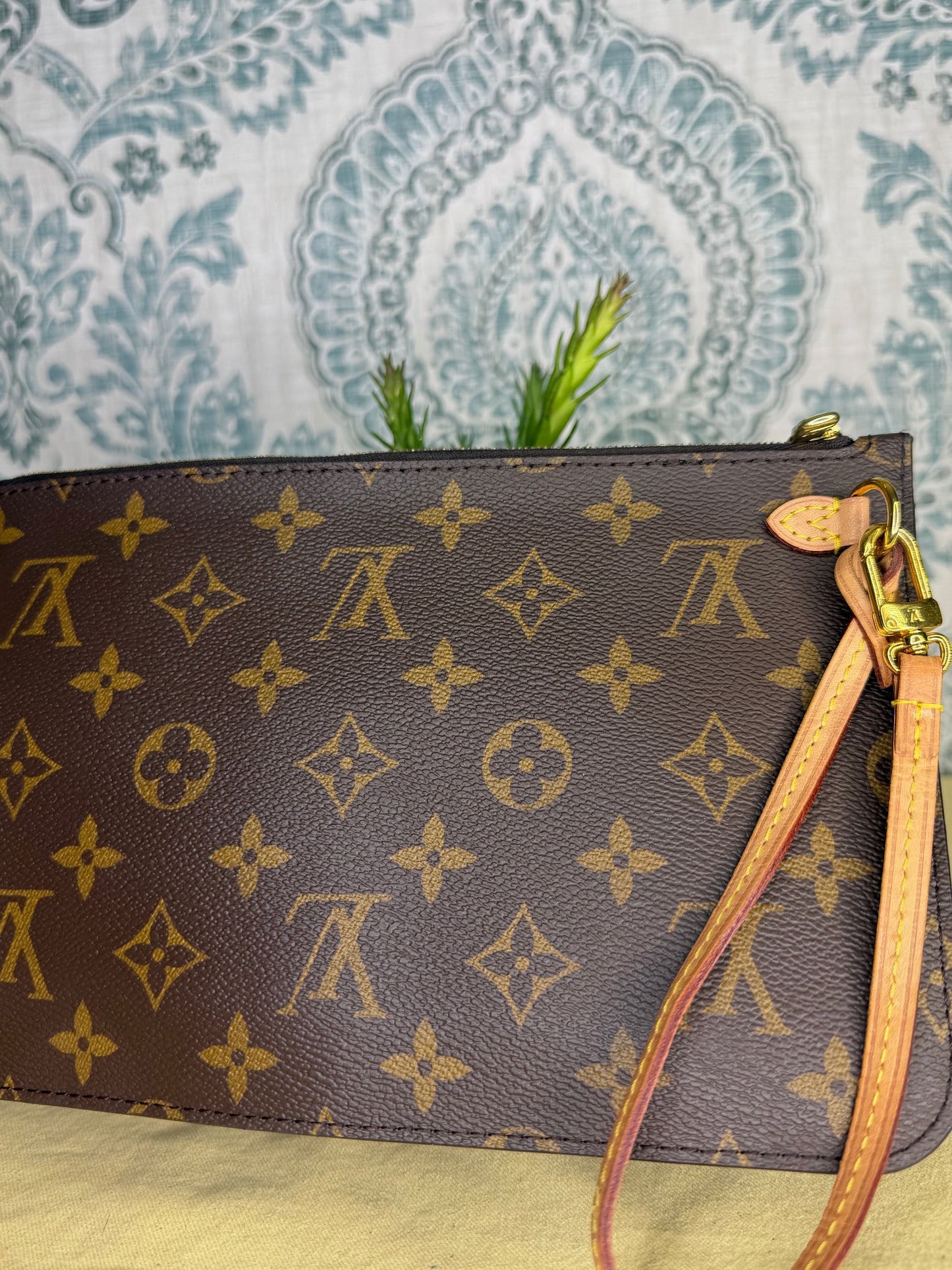 Louis Vuitton Neverfull Pouch Monogram