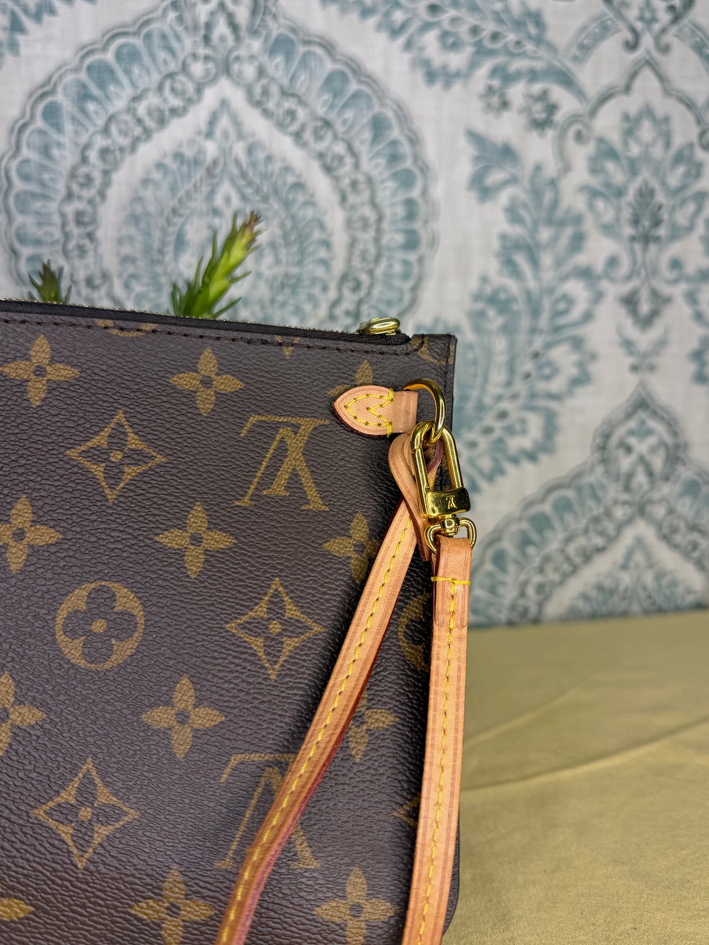 Louis Vuitton Neverfull Pouch Monogram