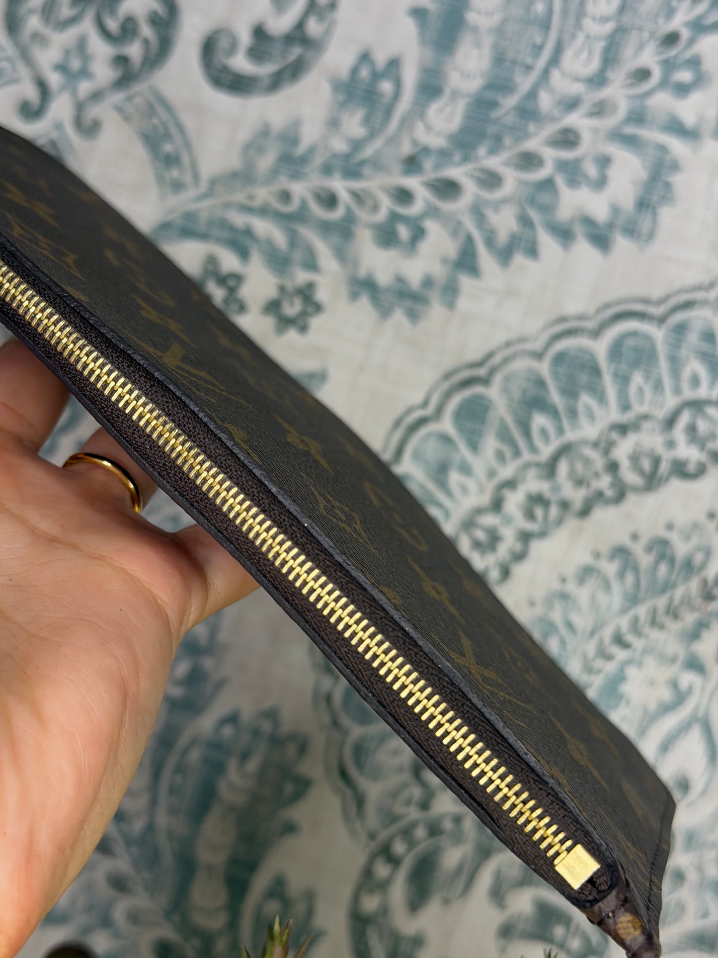 Louis Vuitton Neverfull Pouch Monogram