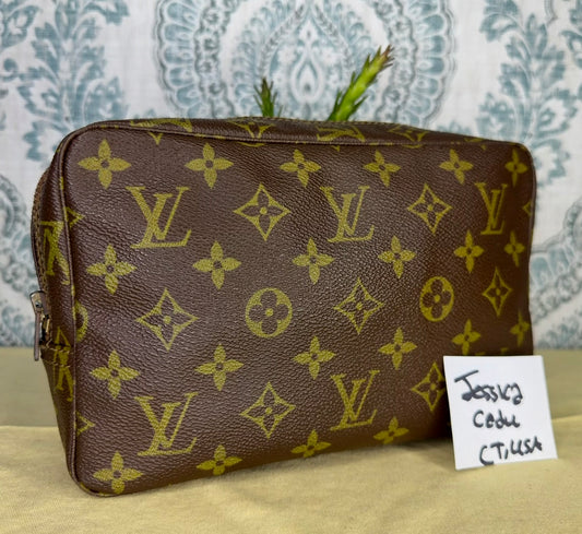 Louis Vuitton Trousse 23 (zipper repair needed)
