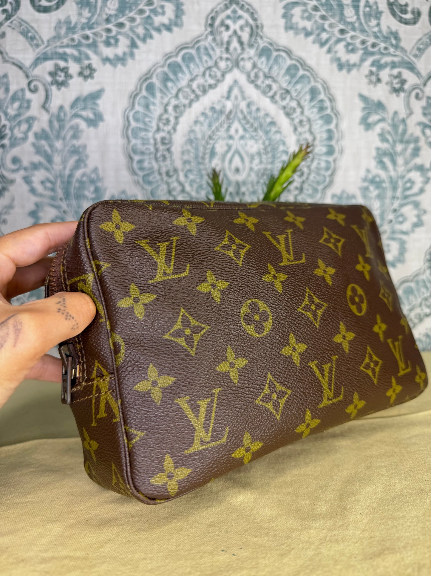 Louis Vuitton Trousse 23 (zipper repair needed)