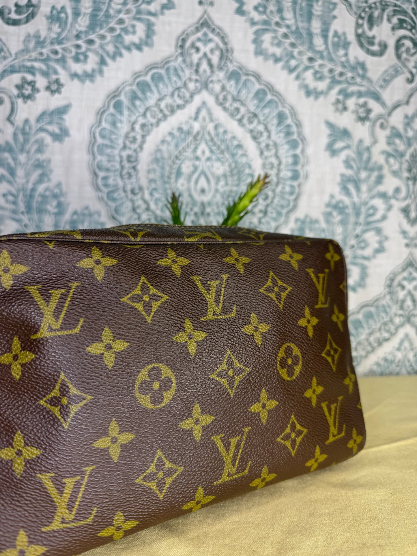 Louis Vuitton Trousse 23 (zipper repair needed)