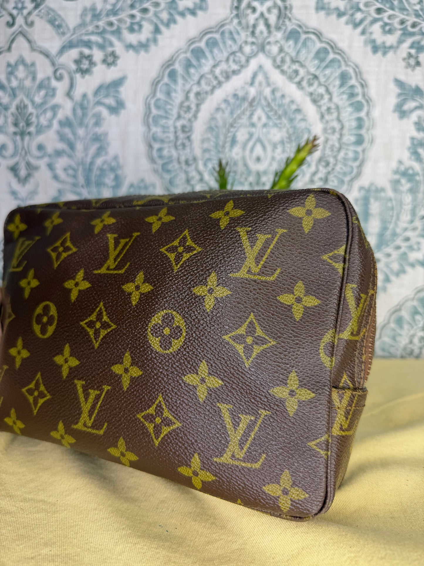 Louis Vuitton Trousse 23 (zipper repair needed)