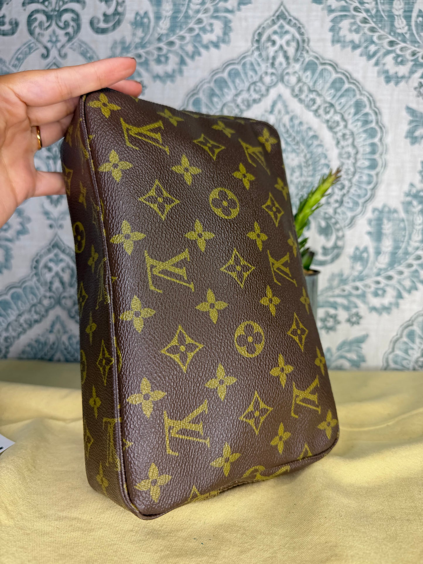 Louis Vuitton Trousse 23 (zipper repair needed)