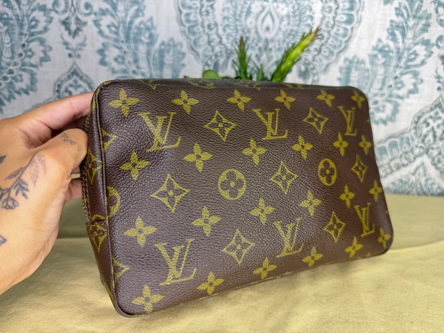 Louis Vuitton Trousse 23 (zipper repair needed)