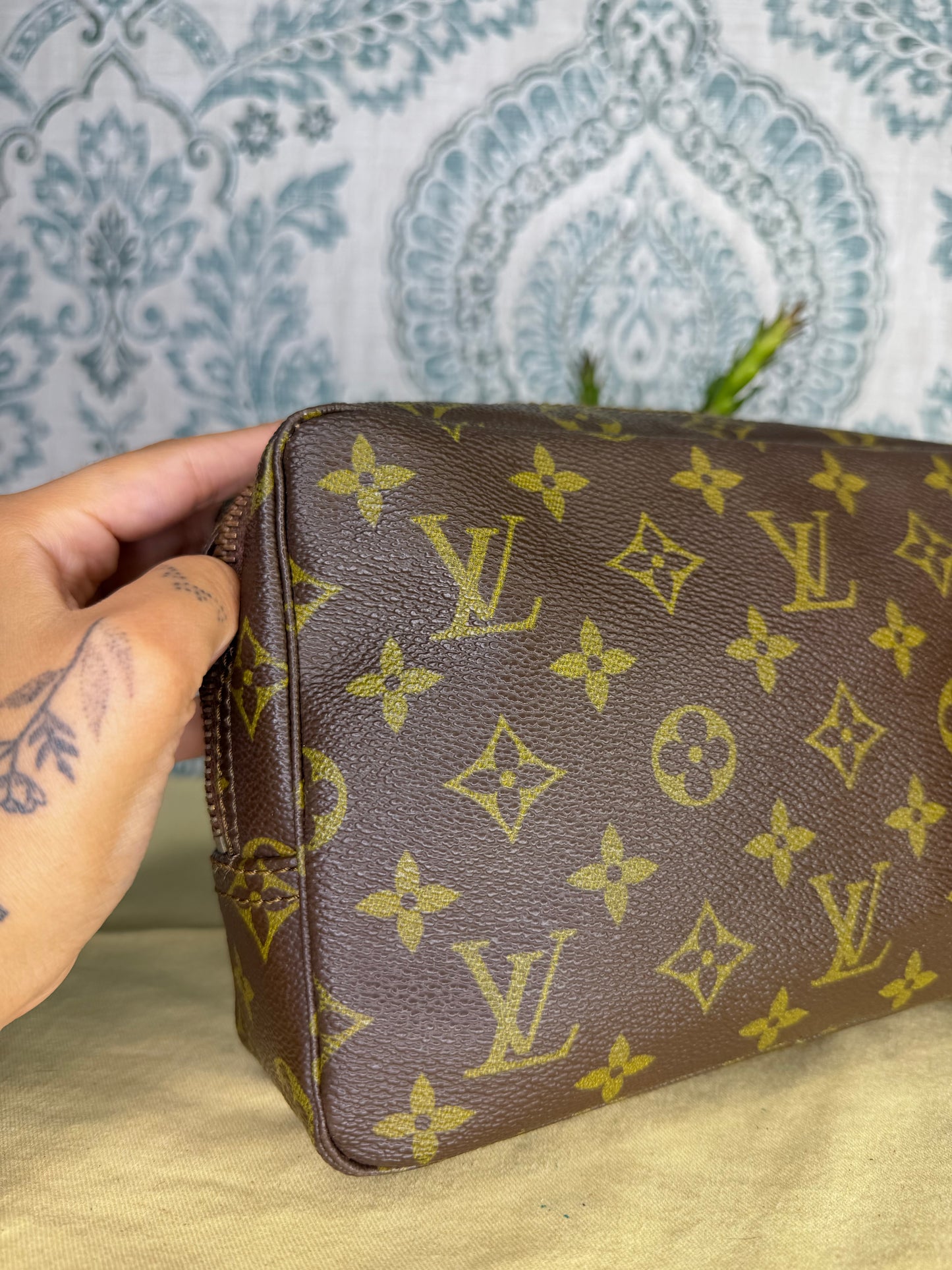 Louis Vuitton Trousse 23 (zipper repair needed)