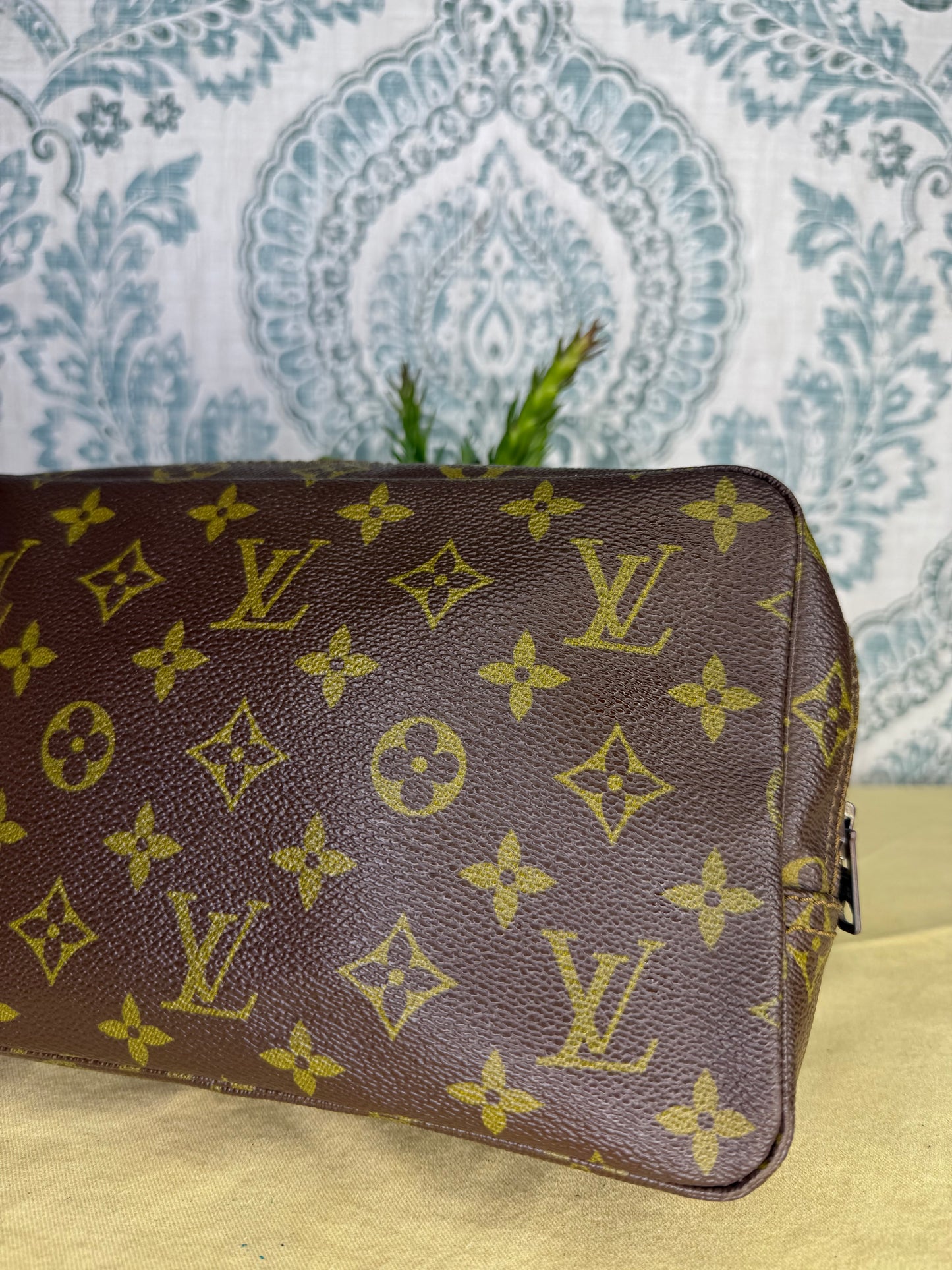 Louis Vuitton Trousse 23 (zipper repair needed)