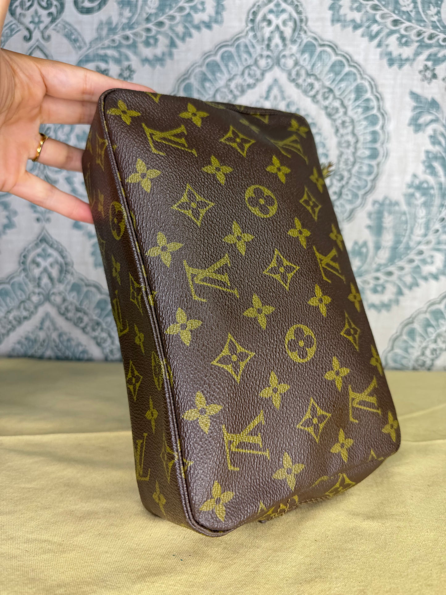 Louis Vuitton Trousse 23 (zipper repair needed)