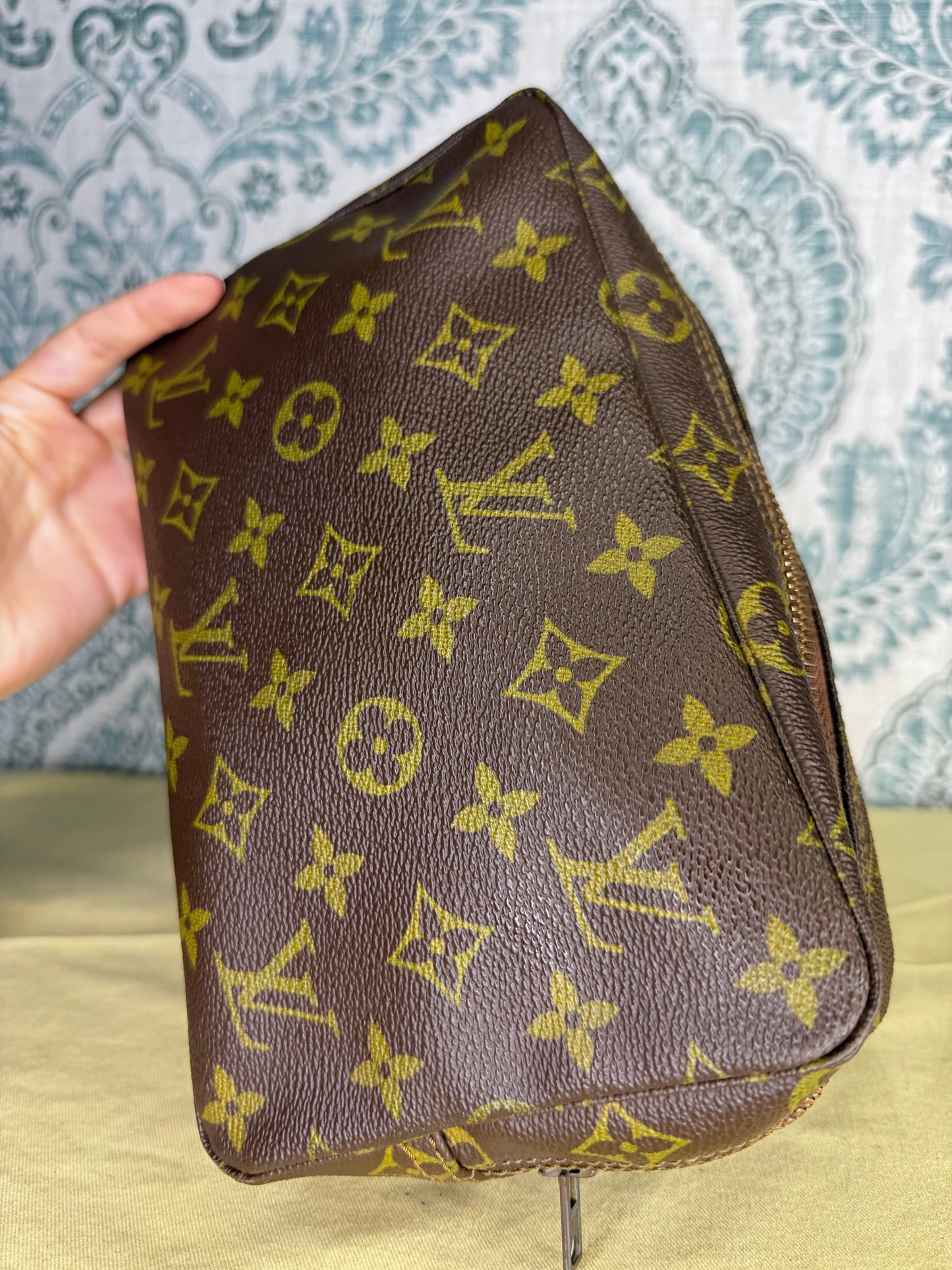 Louis Vuitton Trousse 23 (zipper repair needed)