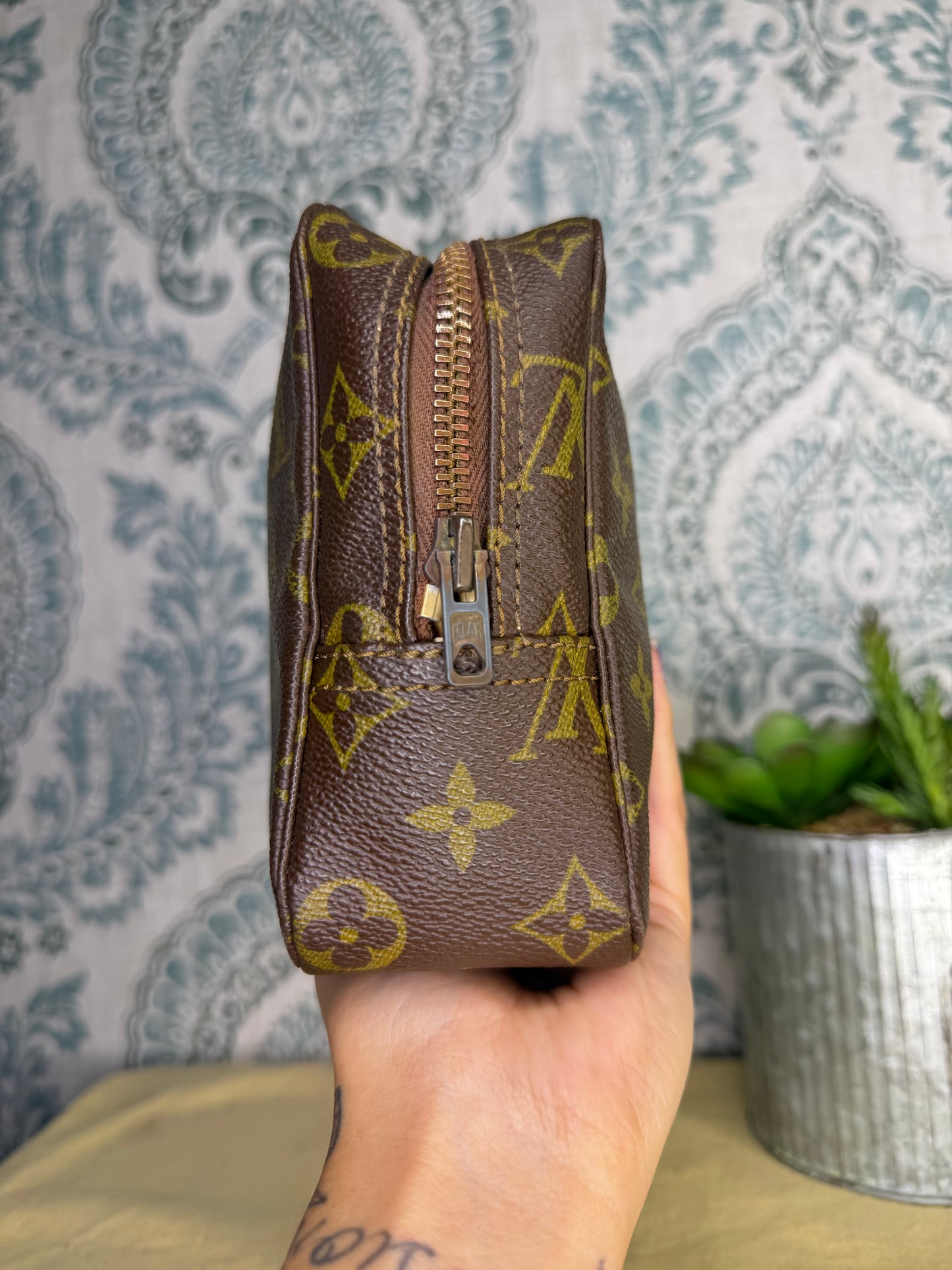 Louis Vuitton Trousse 23 (zipper repair needed)