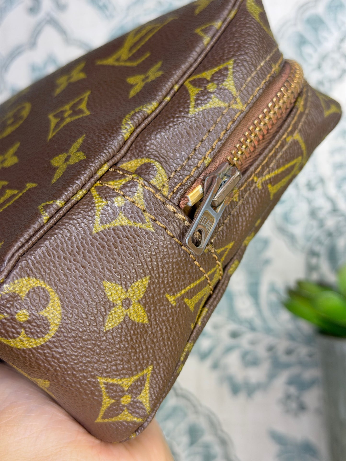 Louis Vuitton Trousse 23 (zipper repair needed)