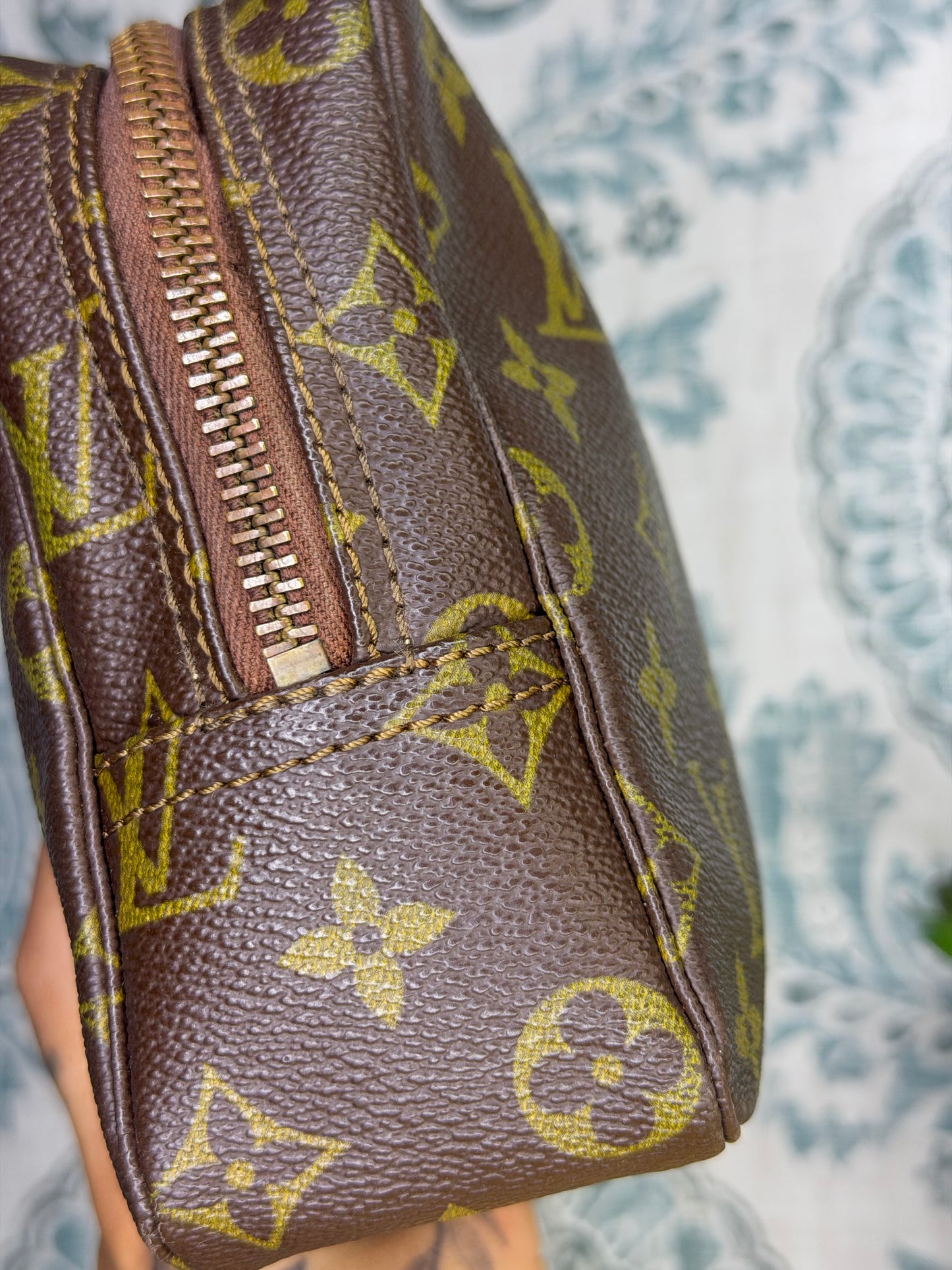 Louis Vuitton Trousse 23 (zipper repair needed)