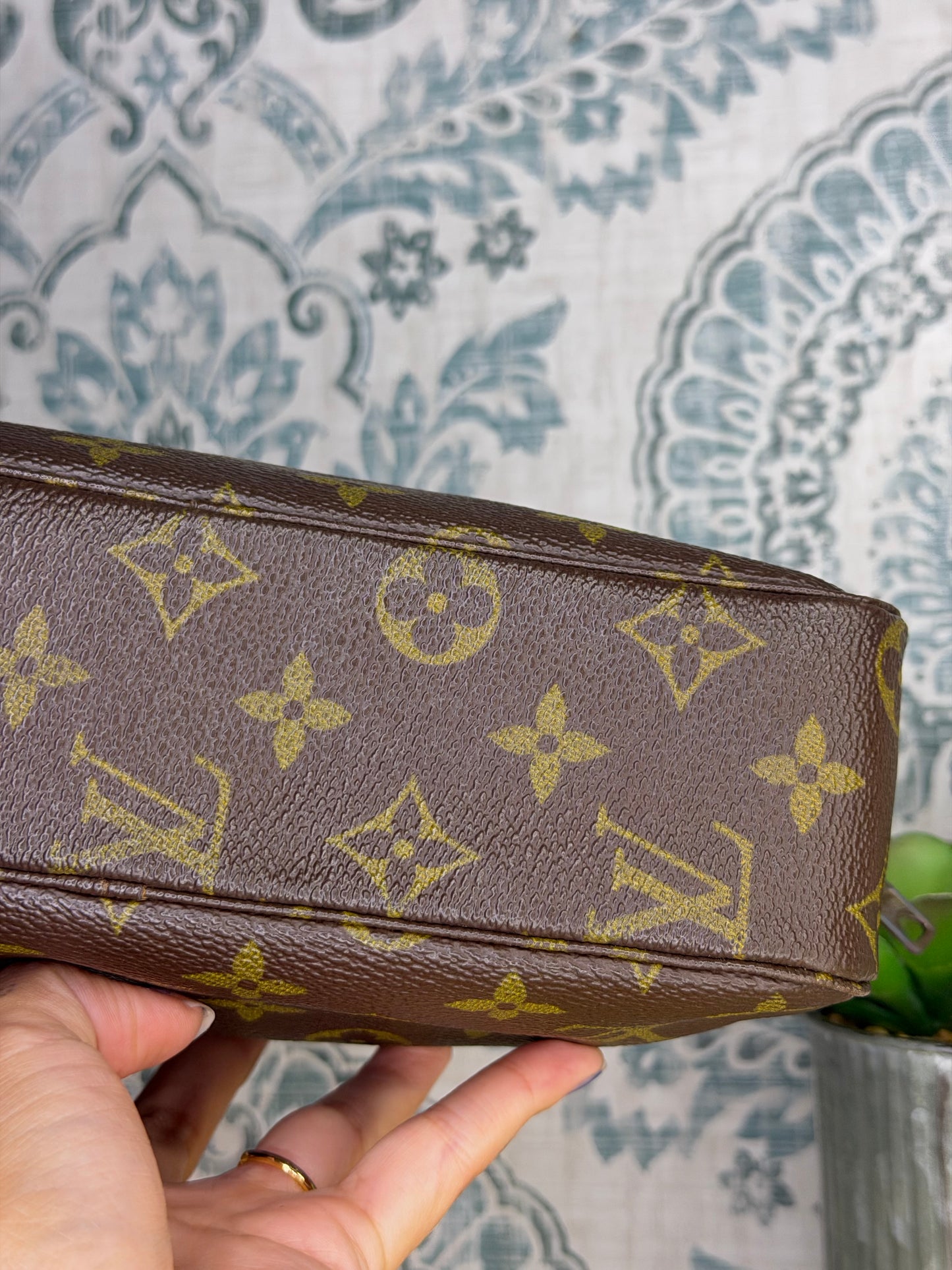 Louis Vuitton Trousse 23 (zipper repair needed)