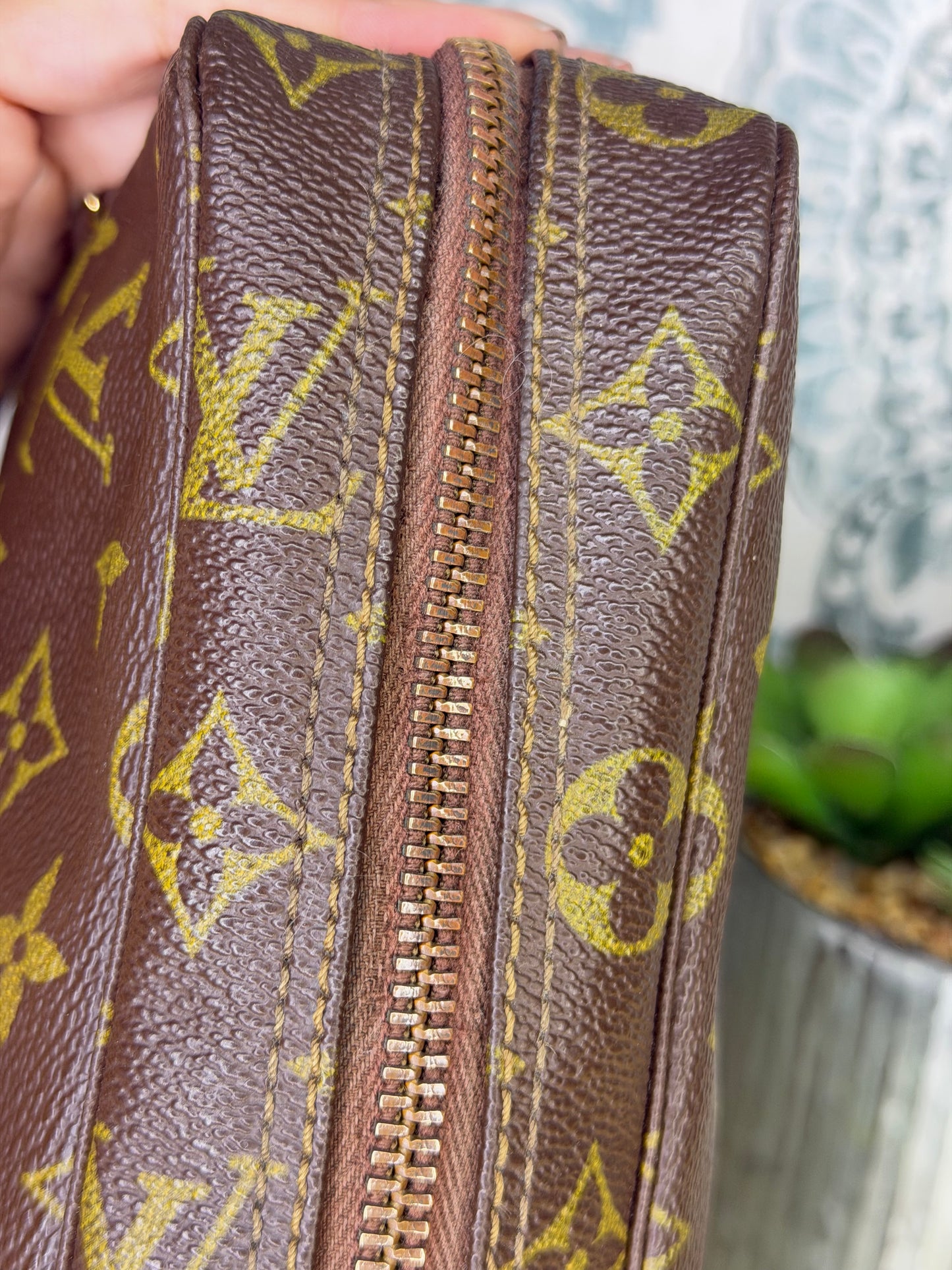 Louis Vuitton Trousse 23 (zipper repair needed)