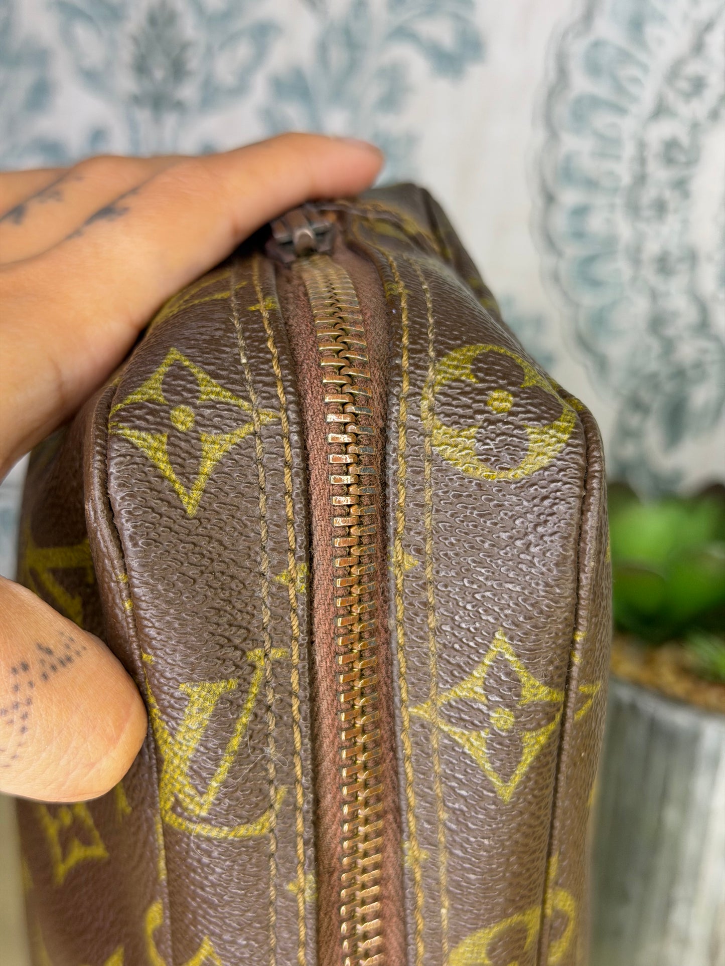 Louis Vuitton Trousse 23 (zipper repair needed)