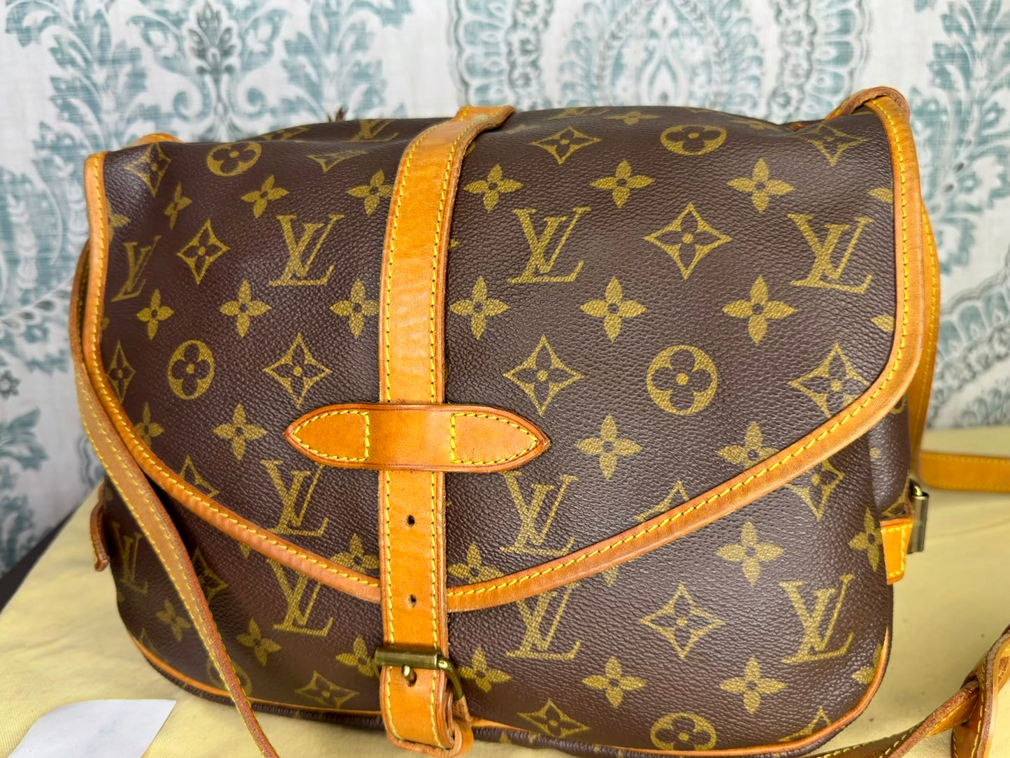 Louis Vuitton Saumur 30
