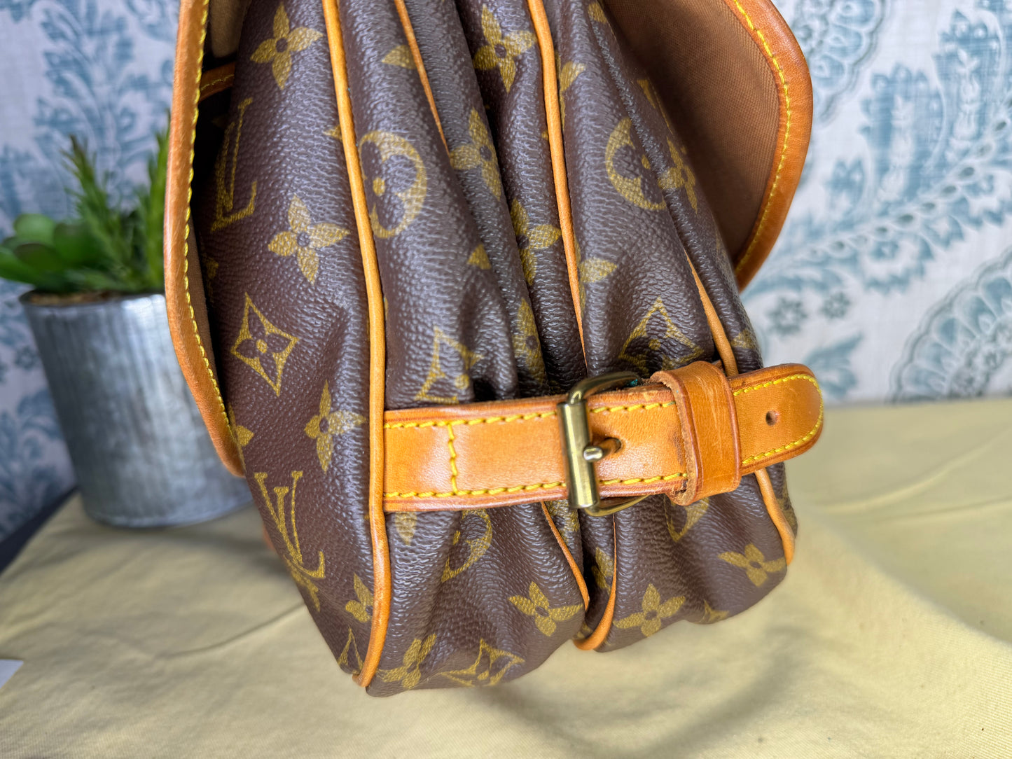 Louis Vuitton Saumur 30