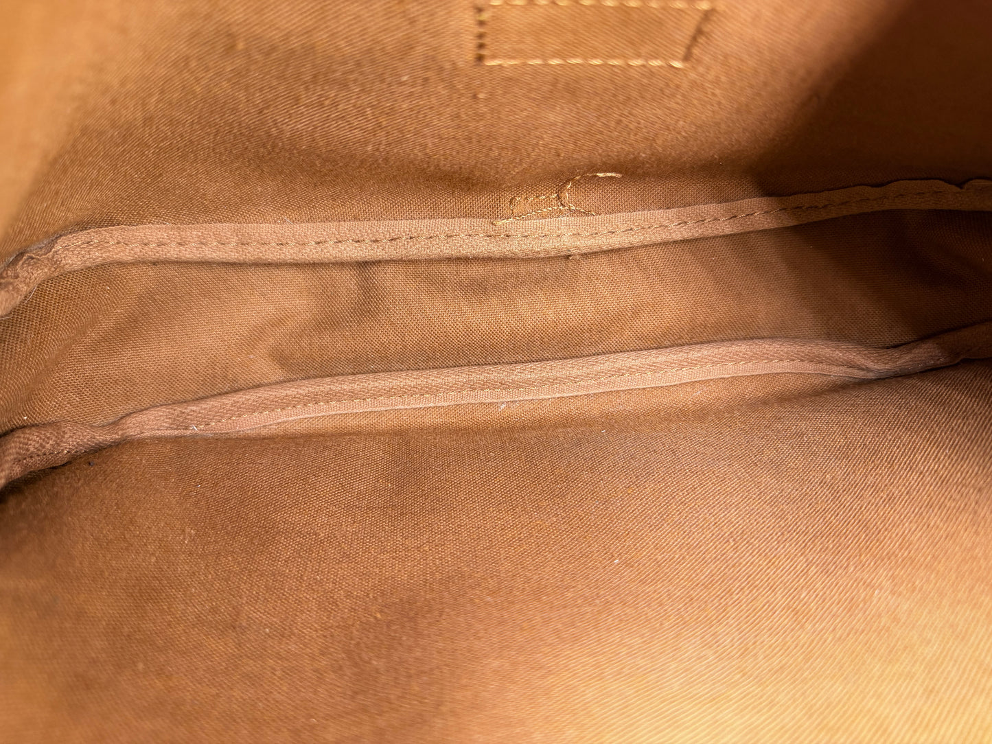Louis Vuitton Saumur 30