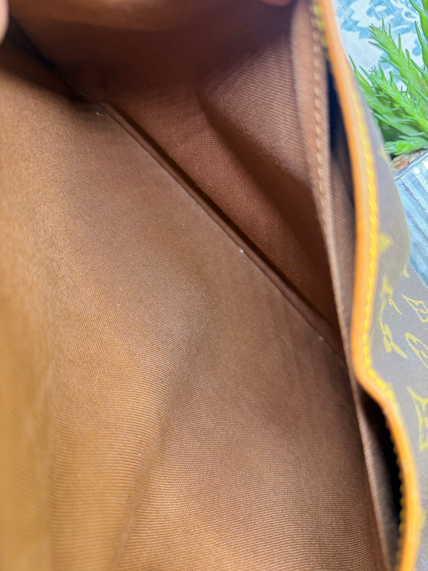 Louis Vuitton Saumur 30