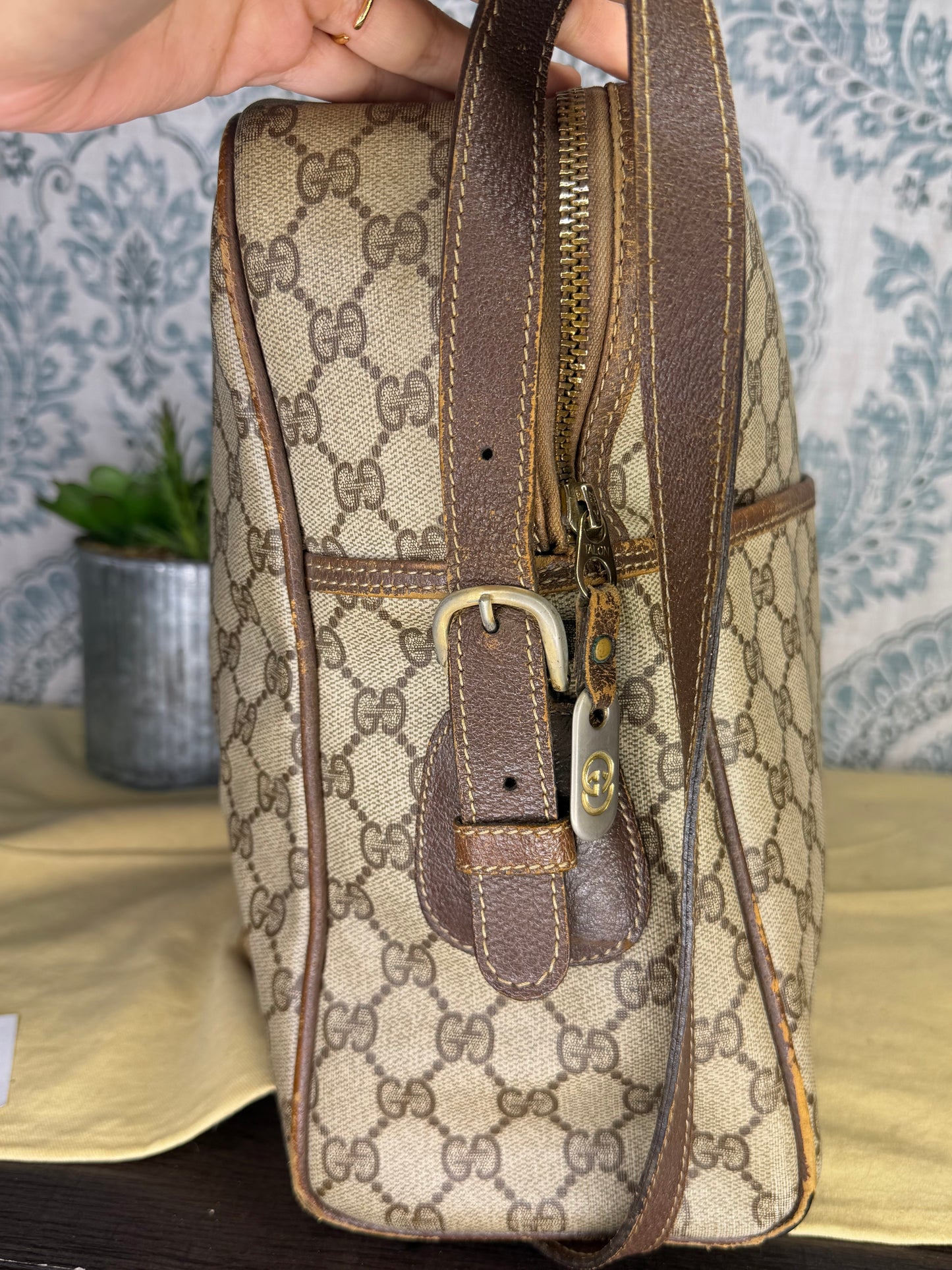 Gucci Supreme Large Messenger Bag