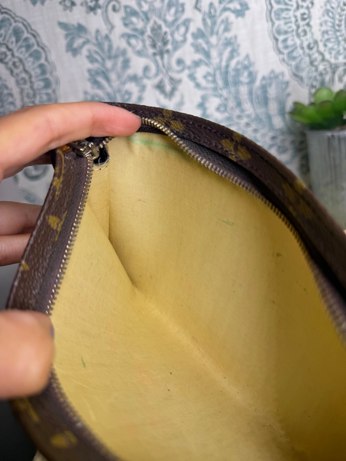 Louis Vuitton Monogram Bucket GM Pochette