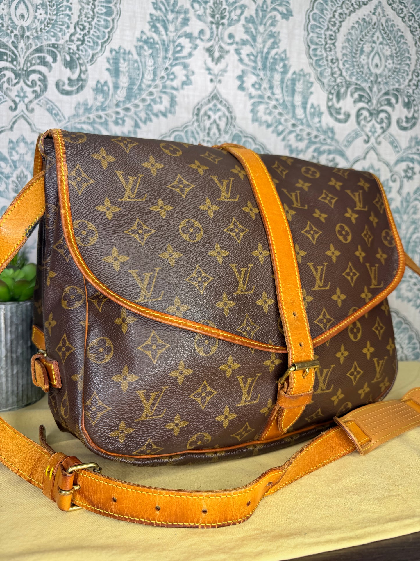 Louis Vuitton Saumur 35