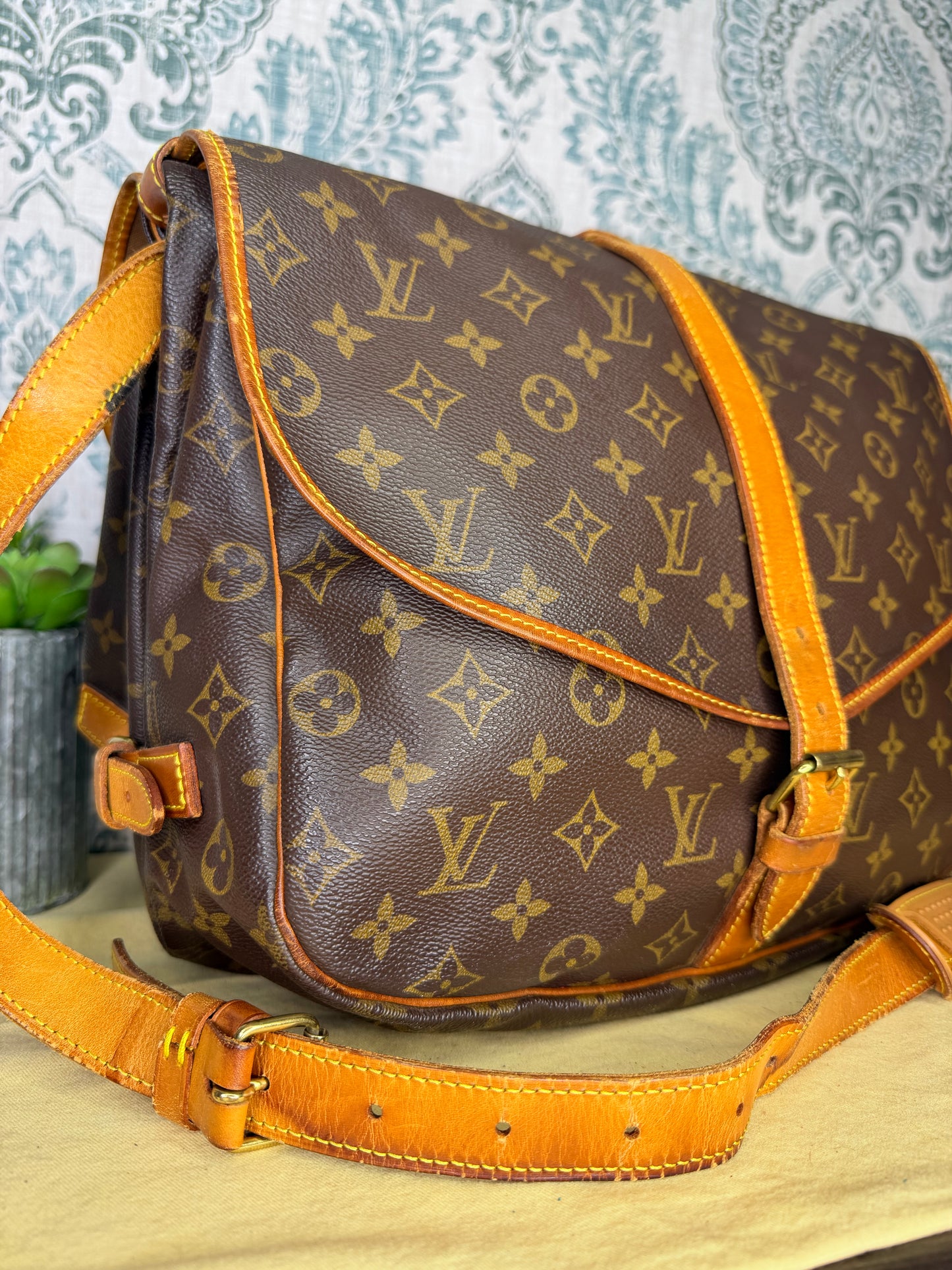 Louis Vuitton Saumur 35
