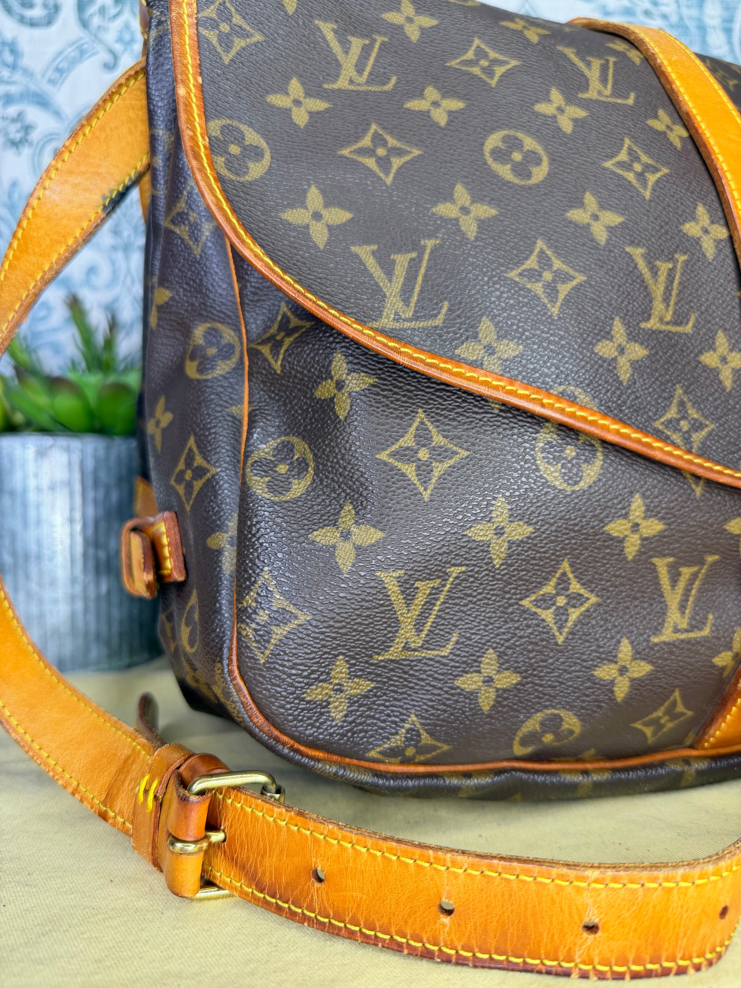 Louis Vuitton Saumur 35