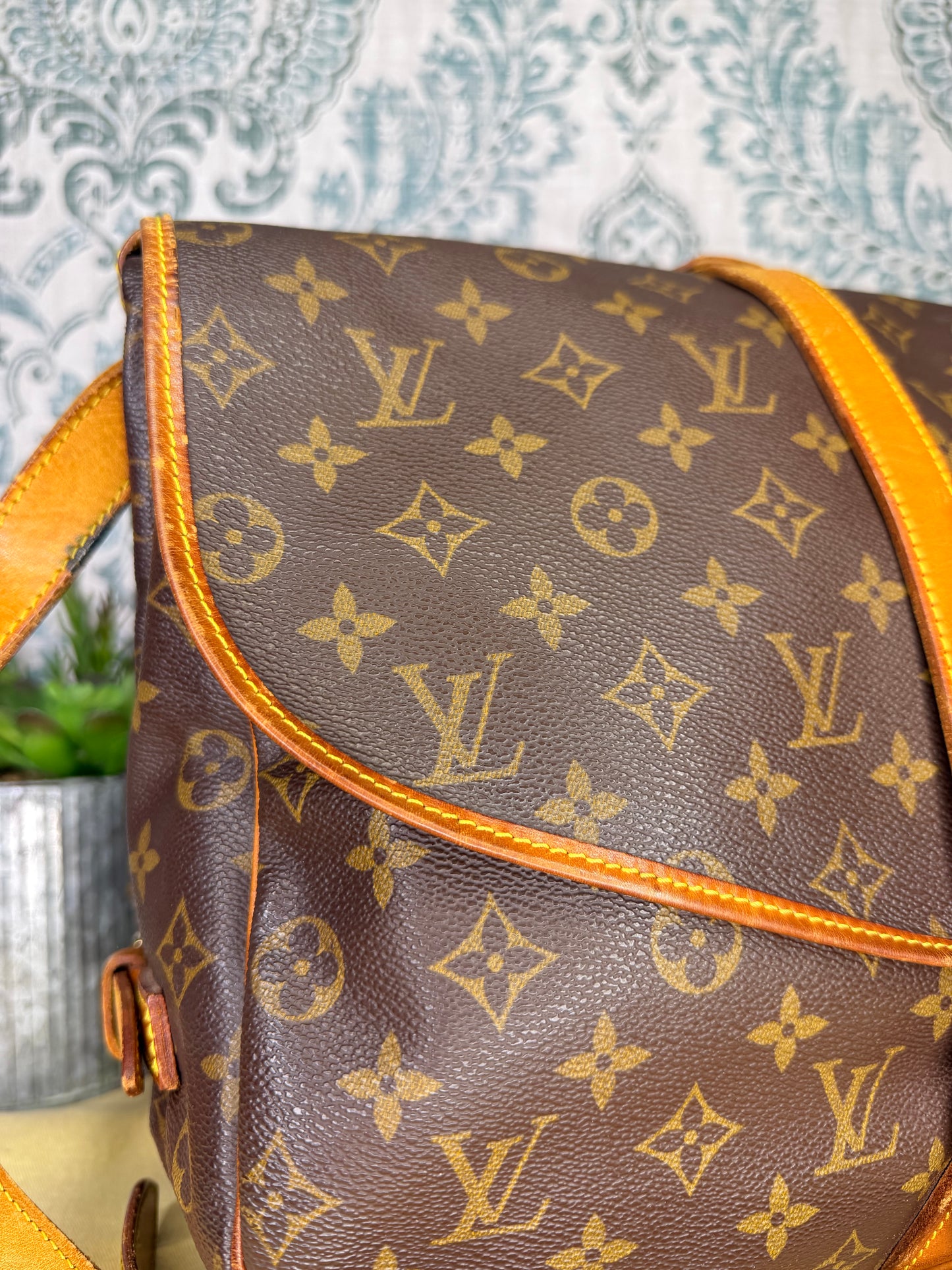 Louis Vuitton Saumur 35
