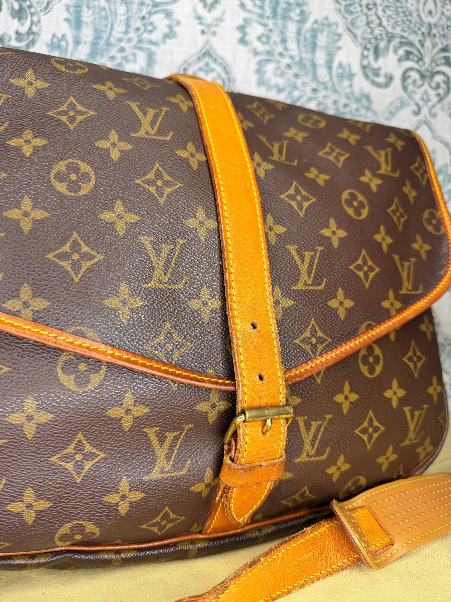 Louis Vuitton Saumur 35