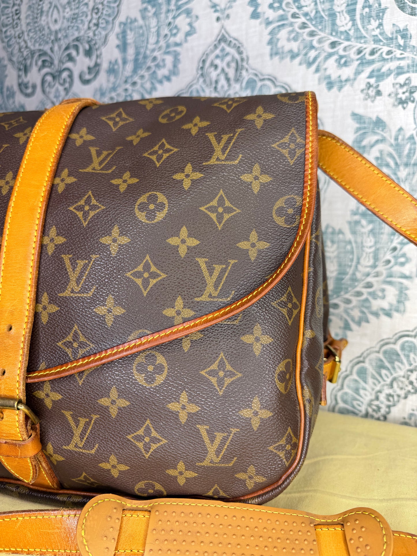 Louis Vuitton Saumur 35