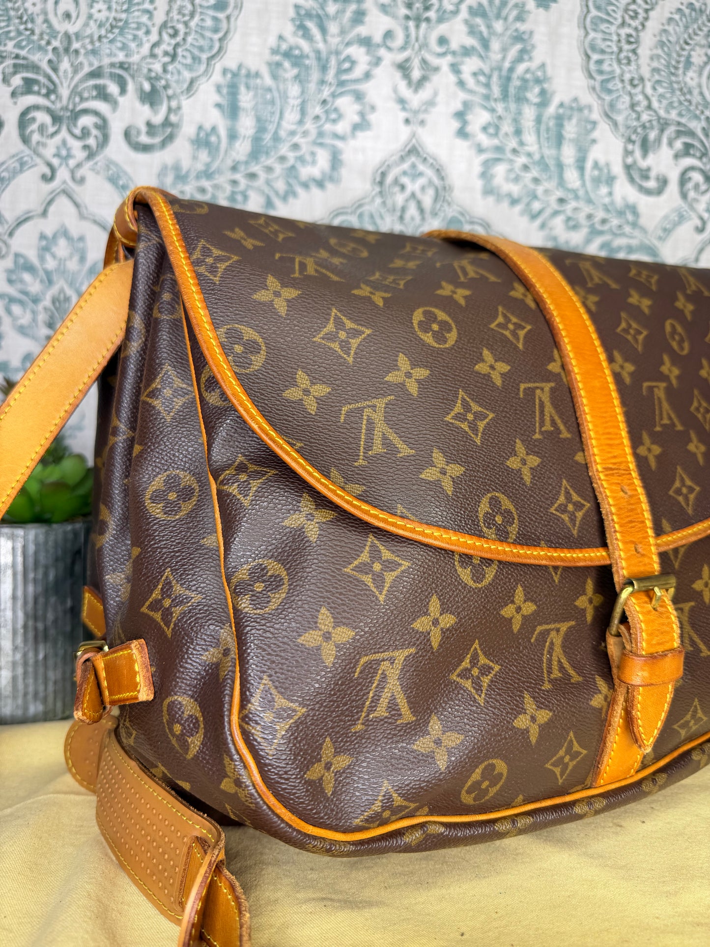 Louis Vuitton Saumur 35