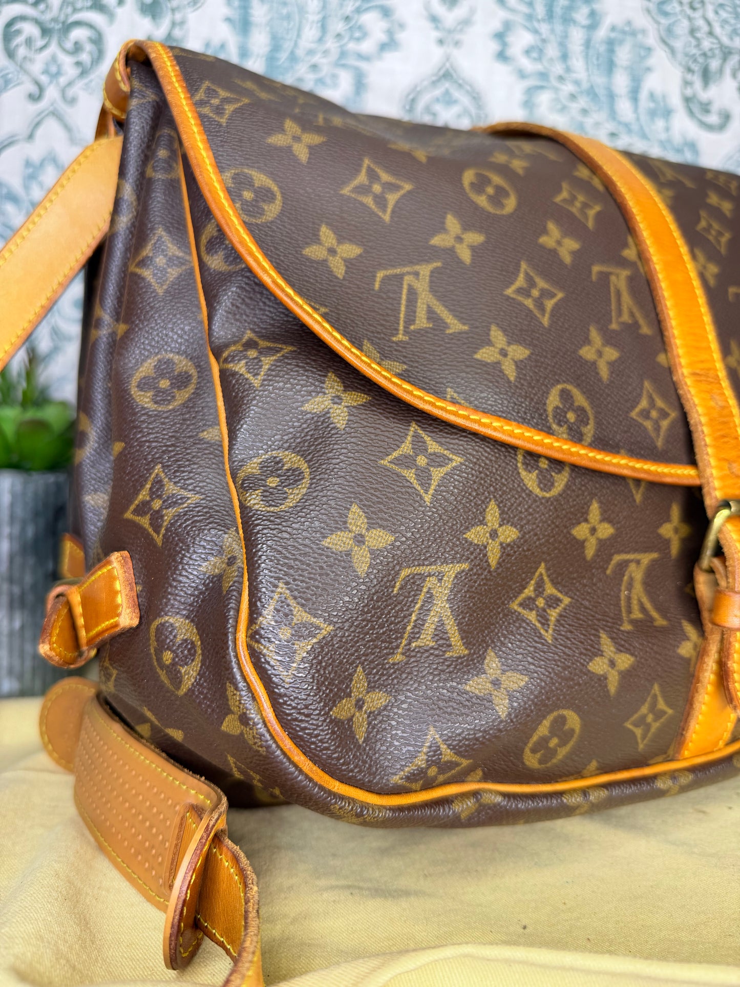 Louis Vuitton Saumur 35