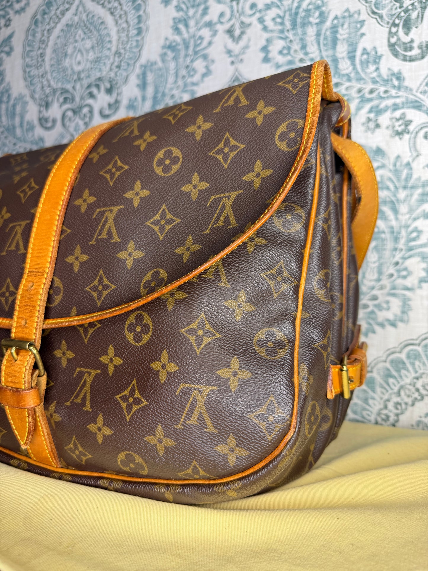 Louis Vuitton Saumur 35