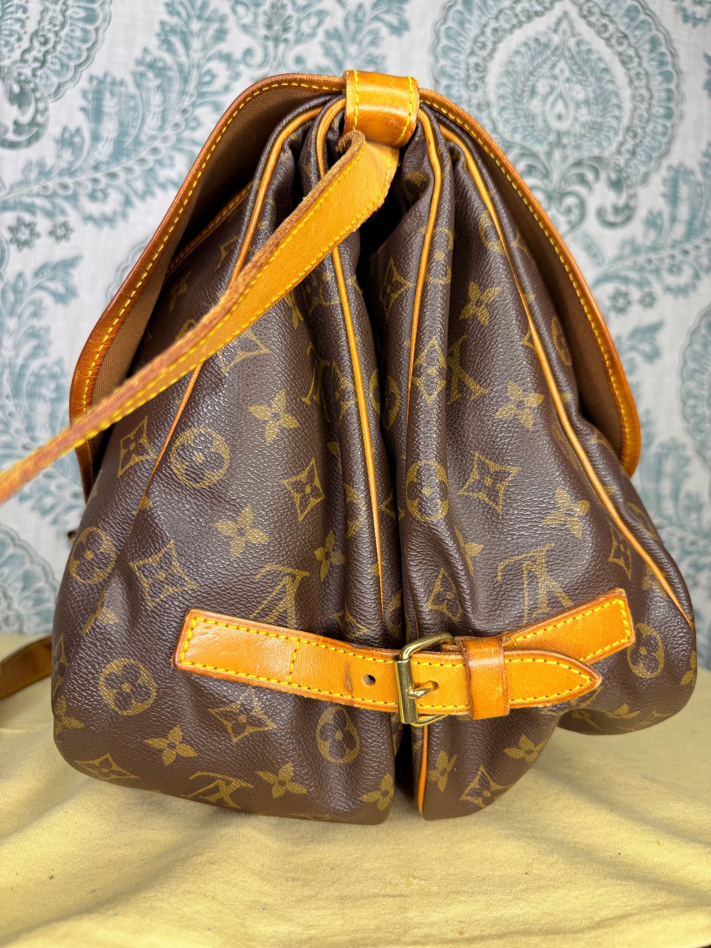 Louis Vuitton Saumur 35