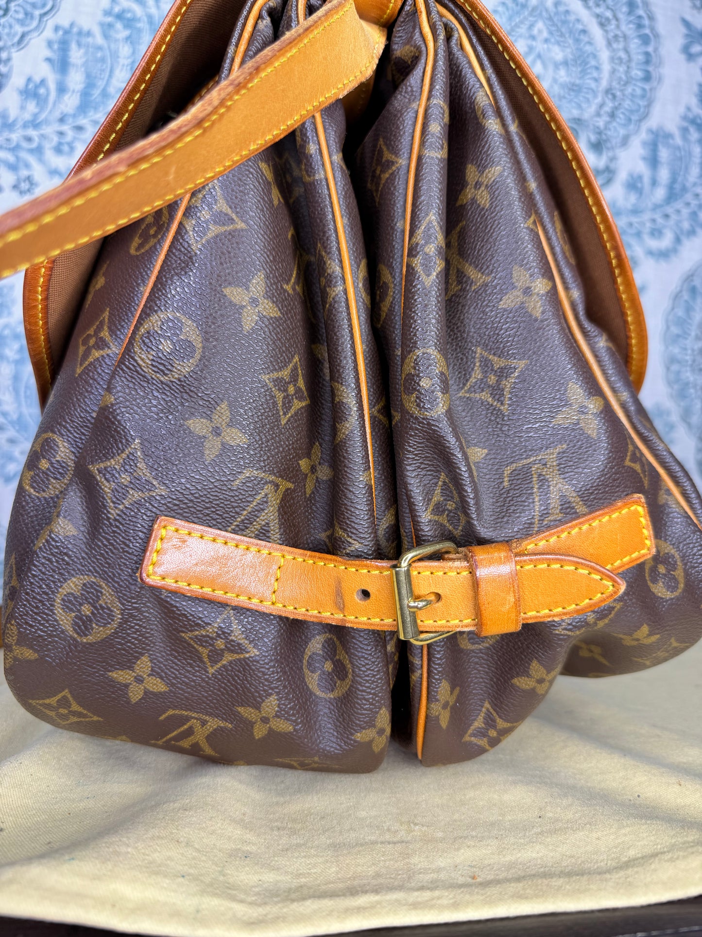 Louis Vuitton Saumur 35