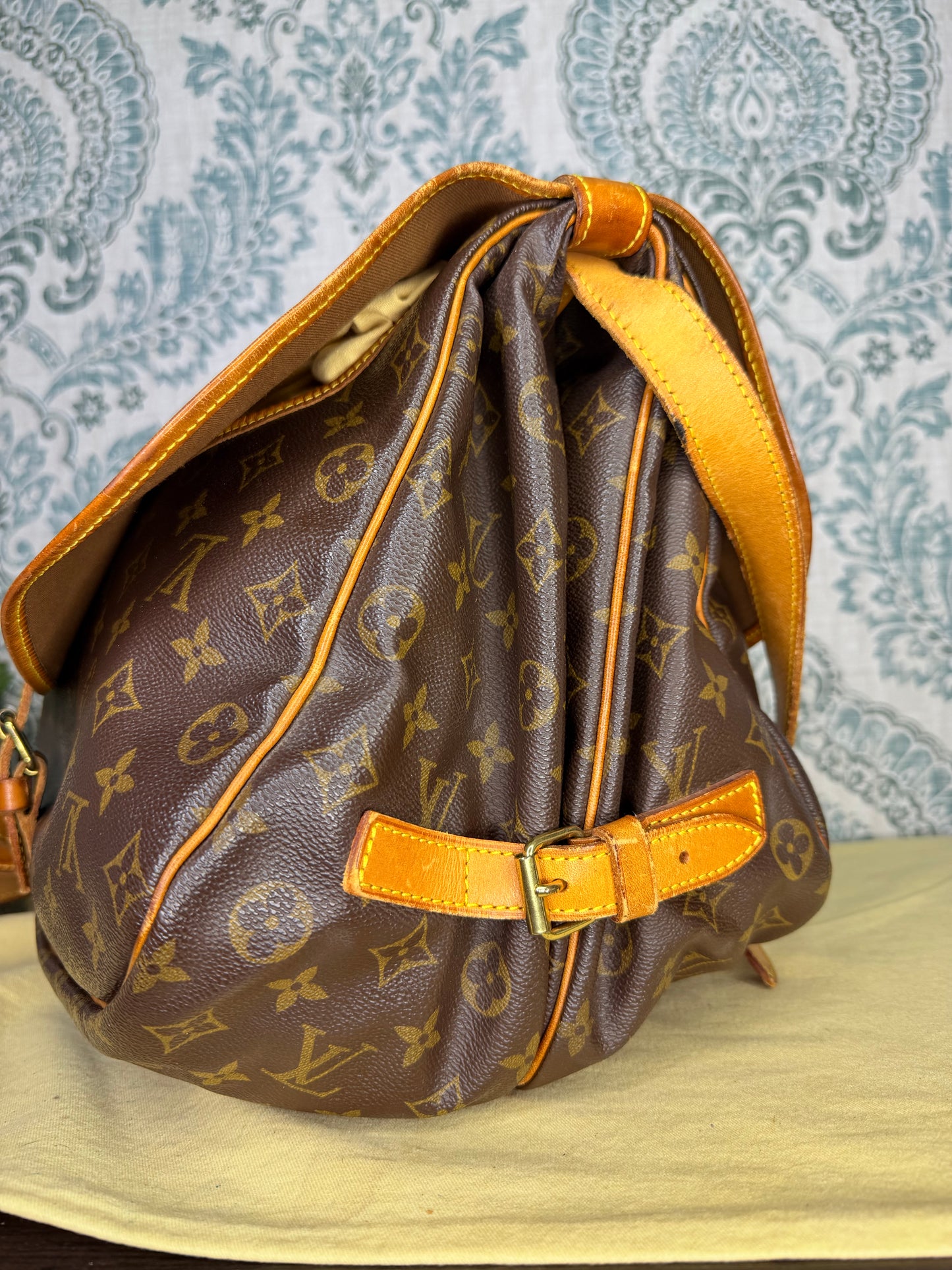 Louis Vuitton Saumur 35