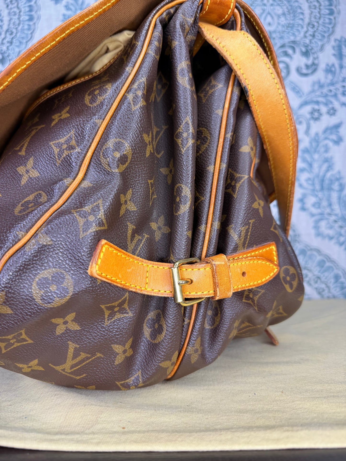 Louis Vuitton Saumur 35