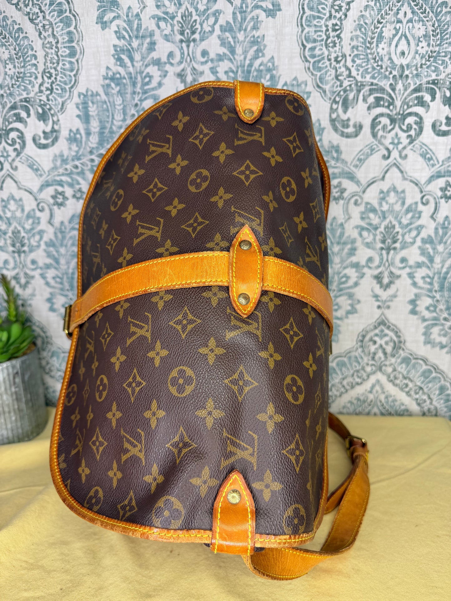 Louis Vuitton Saumur 35