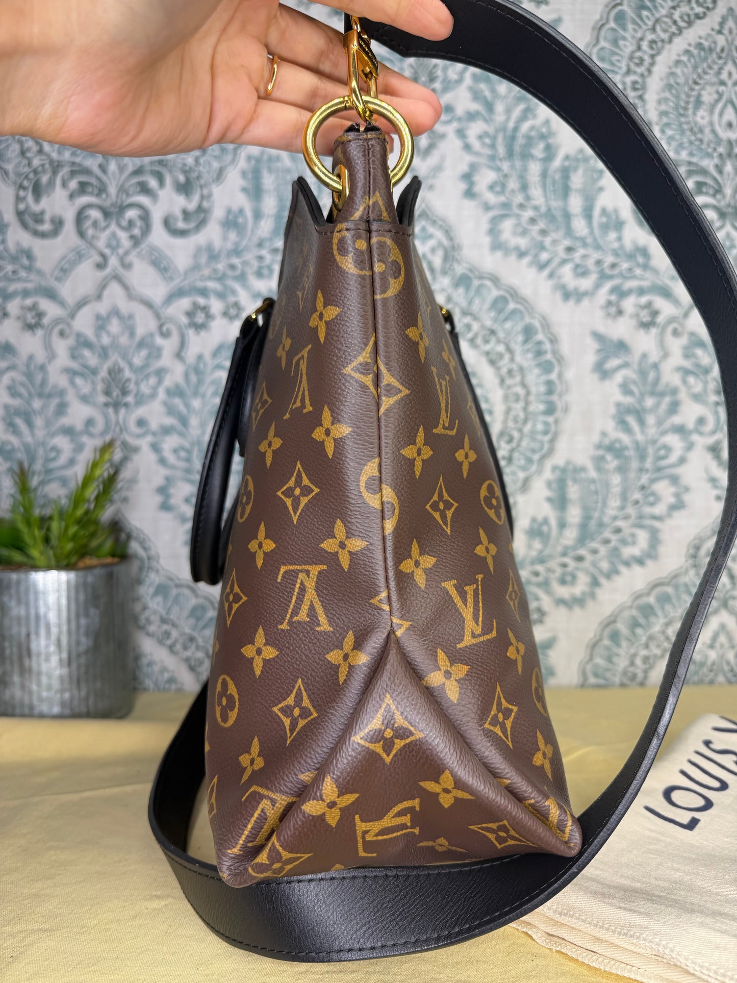 Louis Vuitton Flower Zipped Tote MM Black