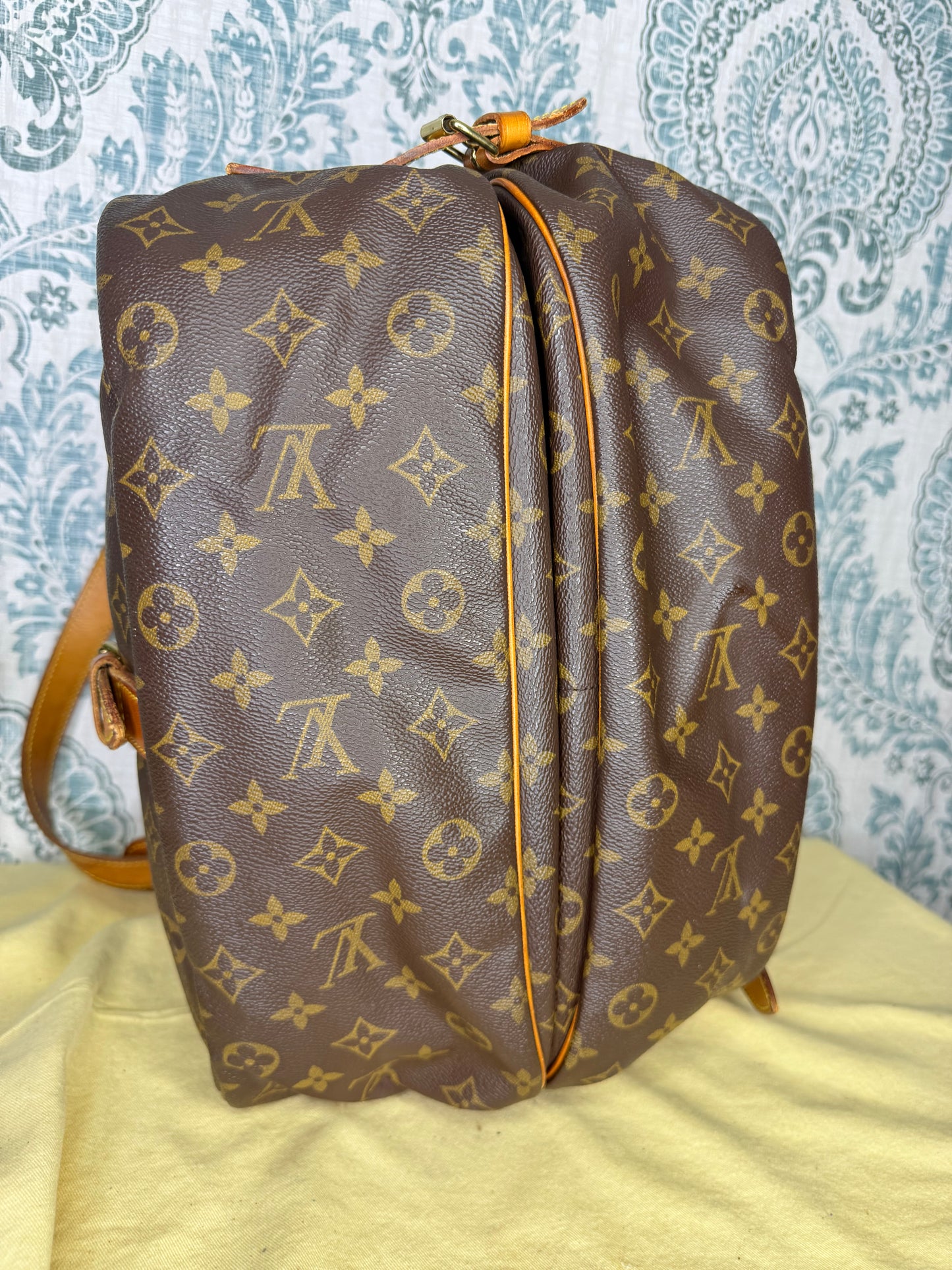 Louis Vuitton Saumur 35