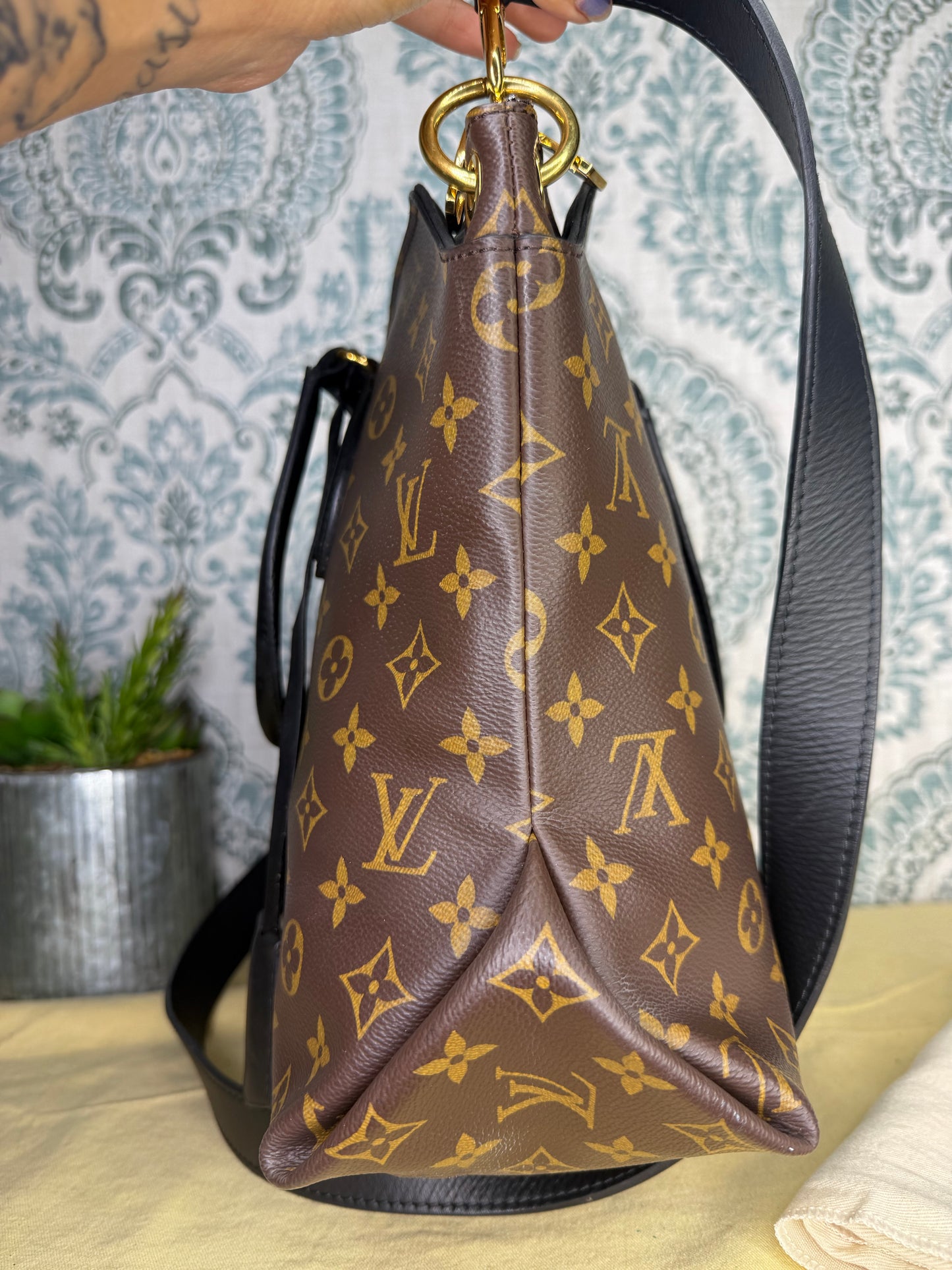 Louis Vuitton Flower Zipped Tote MM Black