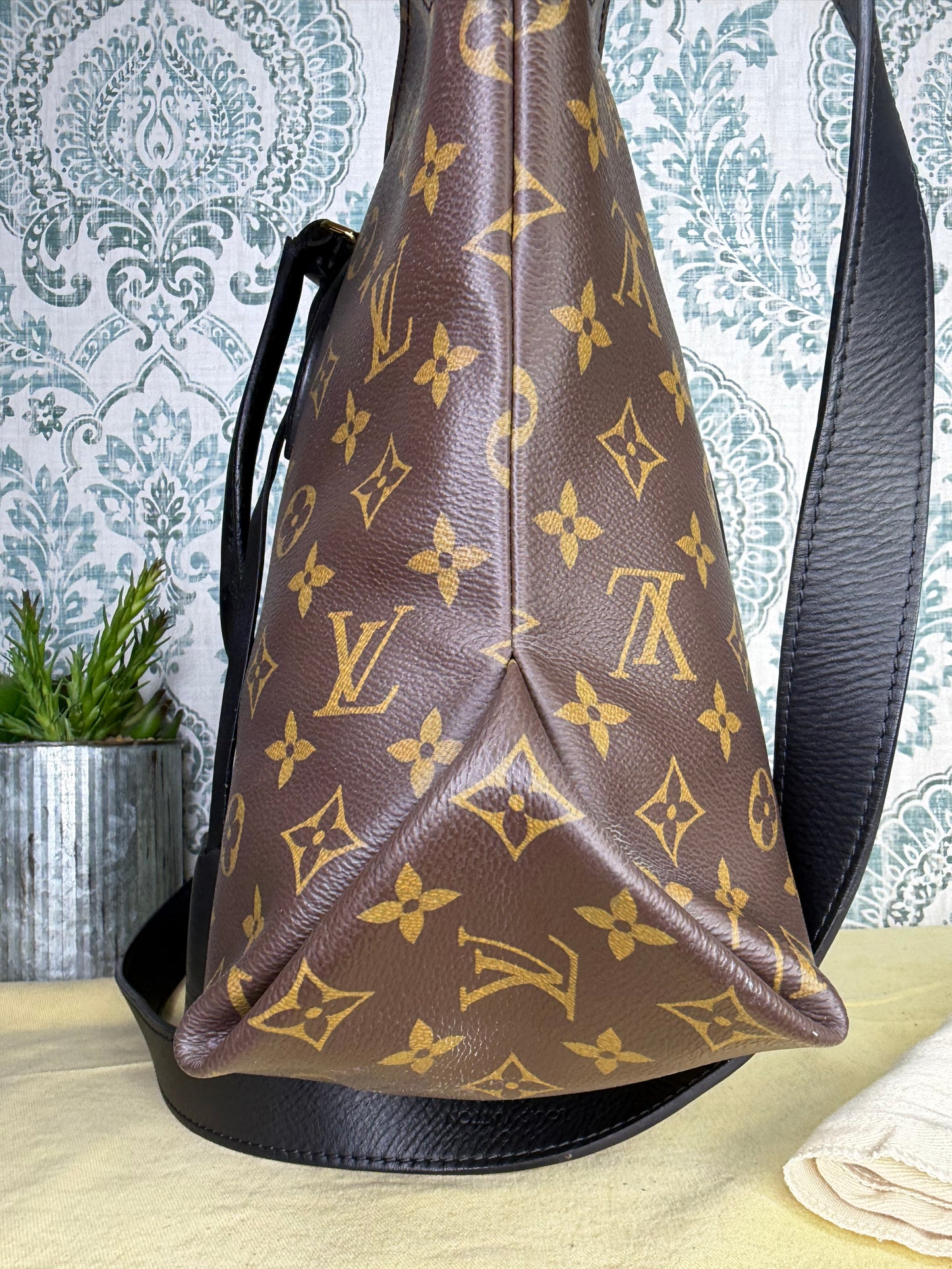 Louis Vuitton Flower Zipped Tote MM Black