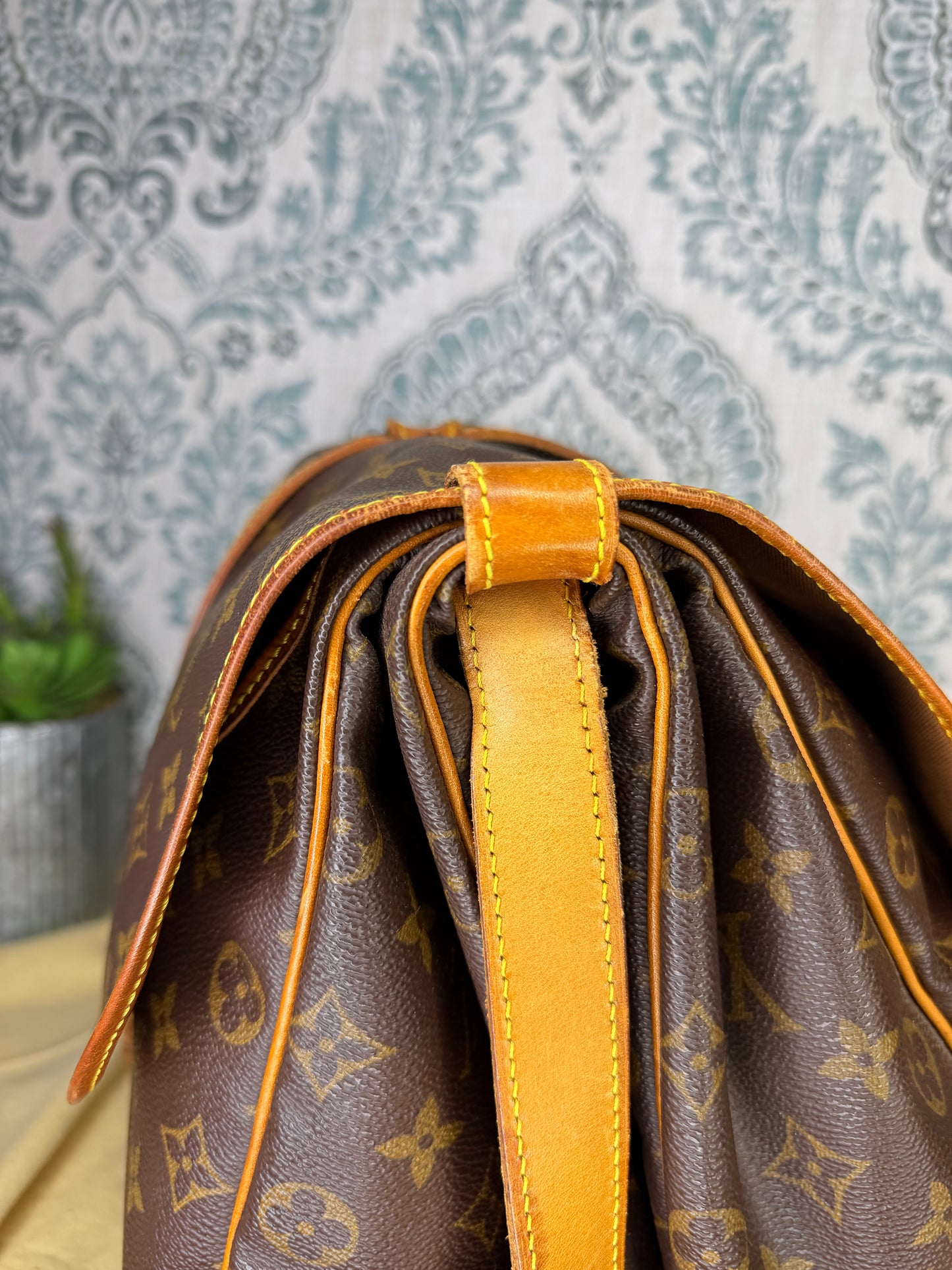 Louis Vuitton Saumur 35