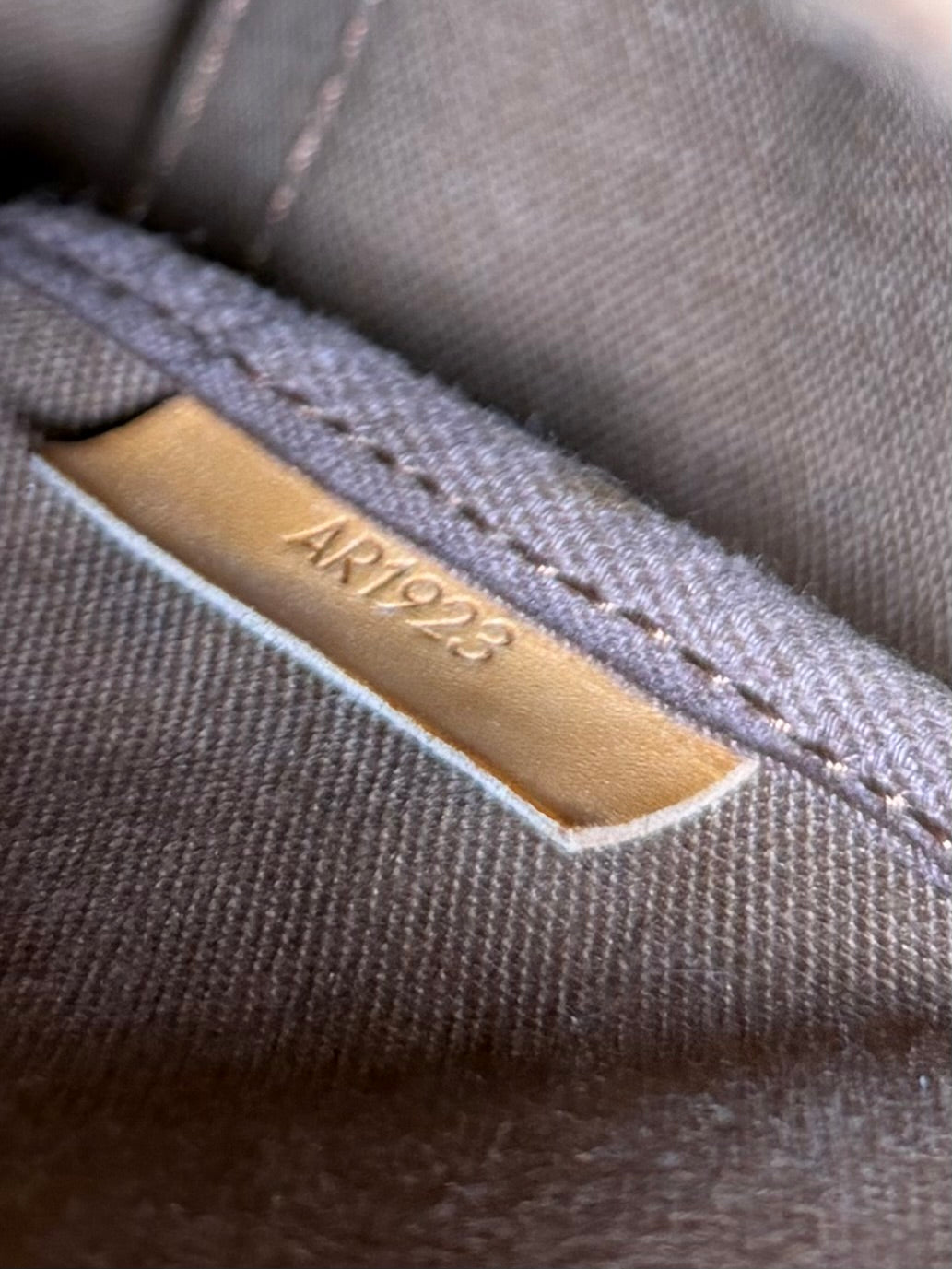 Louis Vuitton Saumur 35