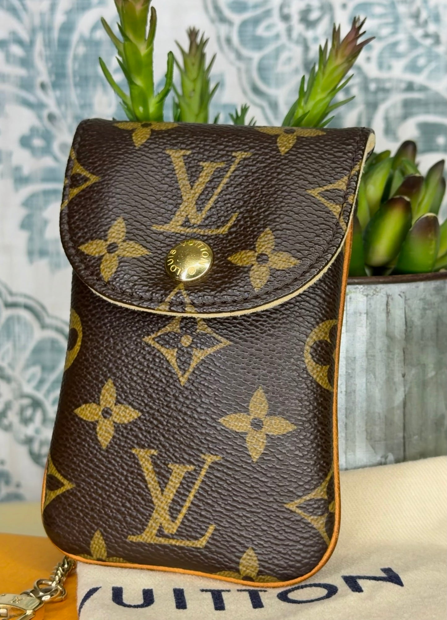 Louis Vuitton Etui Telephone MM